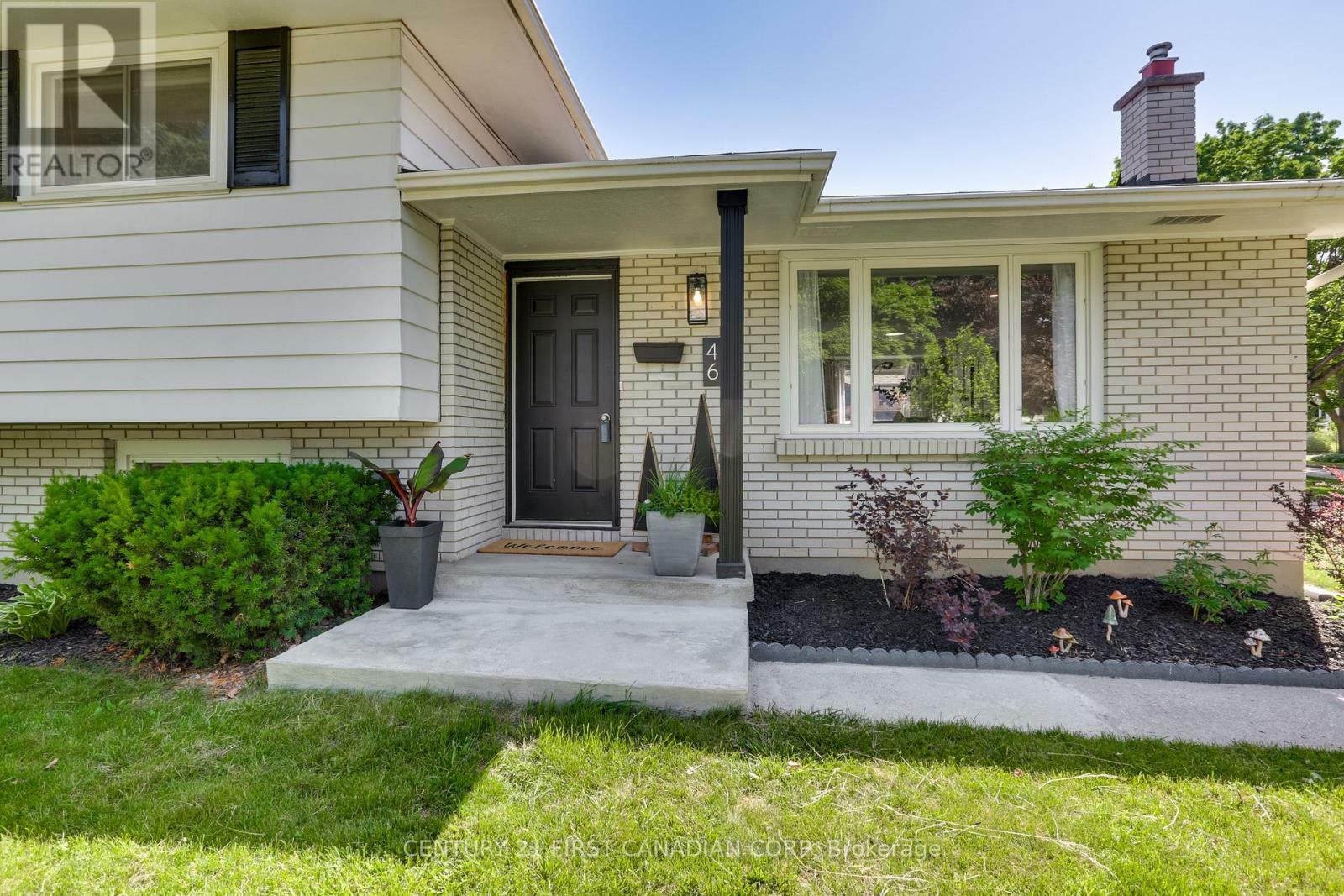 Property Photo: 46 Pawnee Crescent ON N5V 2T3