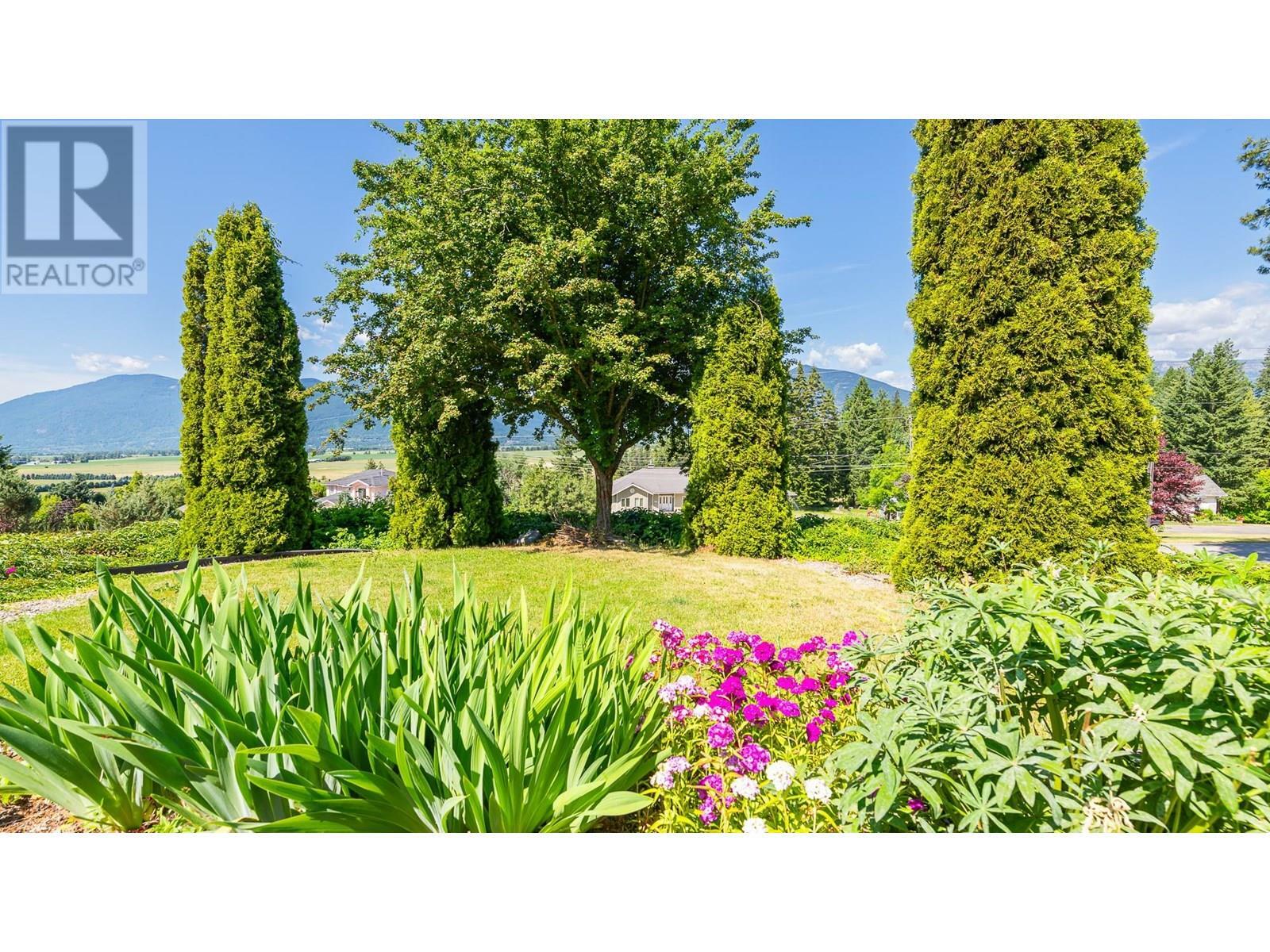 Property Photo: 1506 1st NW Avenue BC V0B 1G6