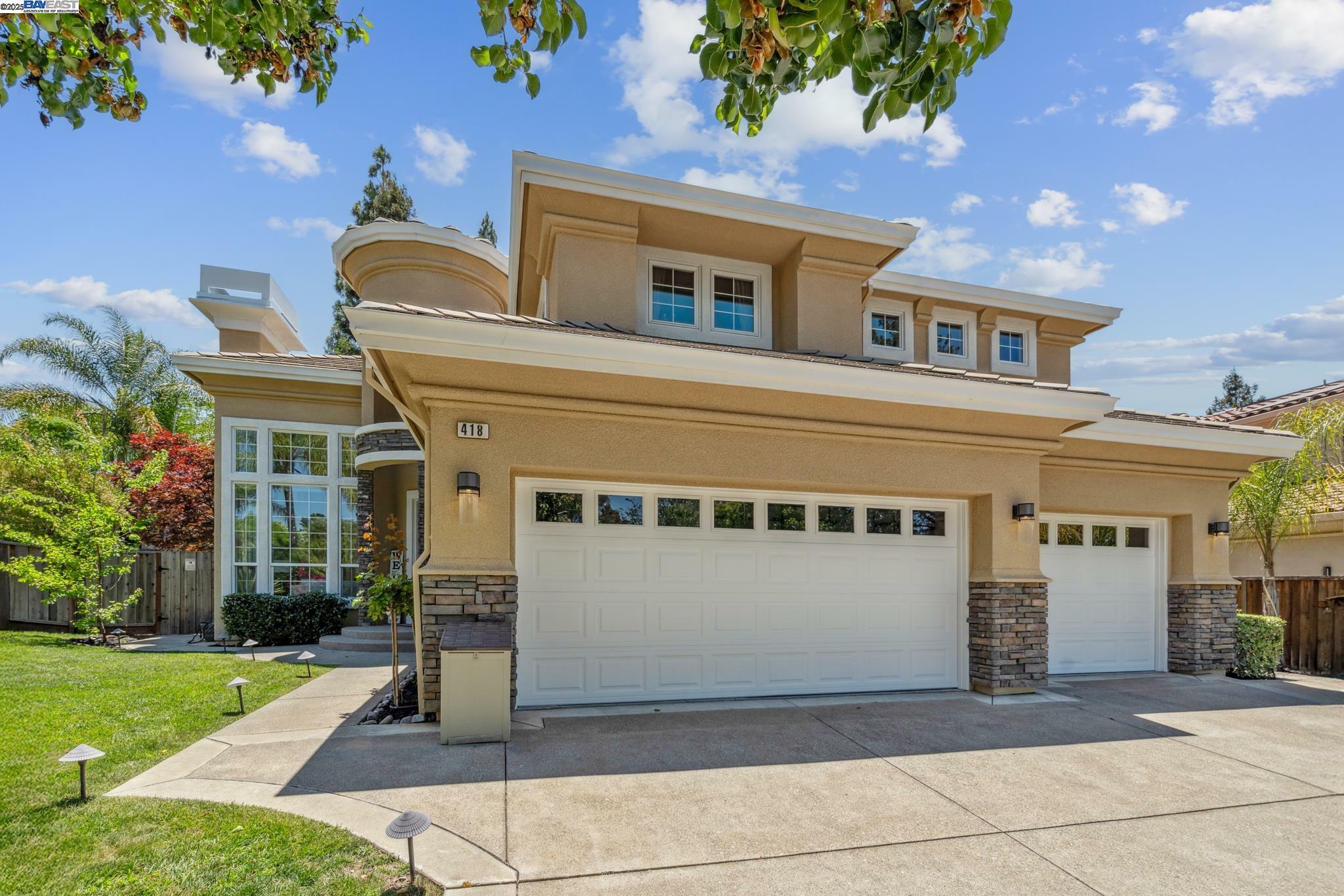 Property Photo:  418 Golf Ct  CA 94598 