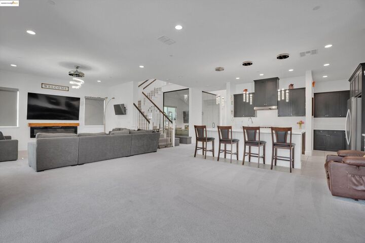 Property Photo:  2281 Garden Farms Ave  CA 95330 