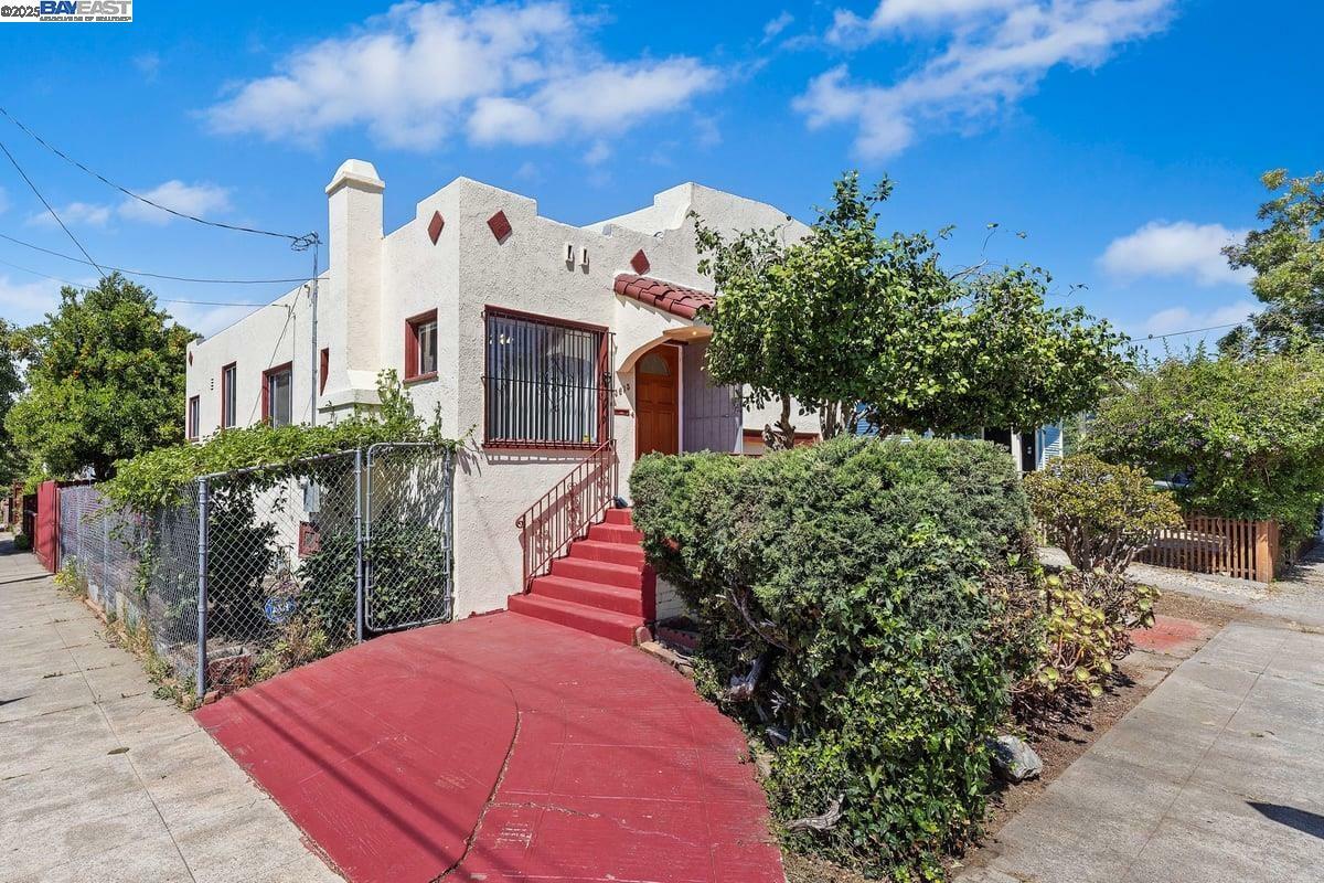 Property Photo: 3635 Redding St CA 94619