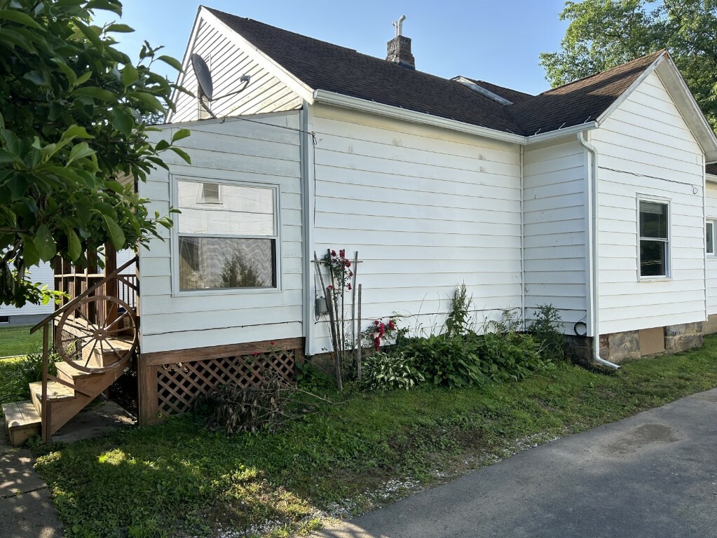Property Photo:  315 Bank Street  PA 16354 
