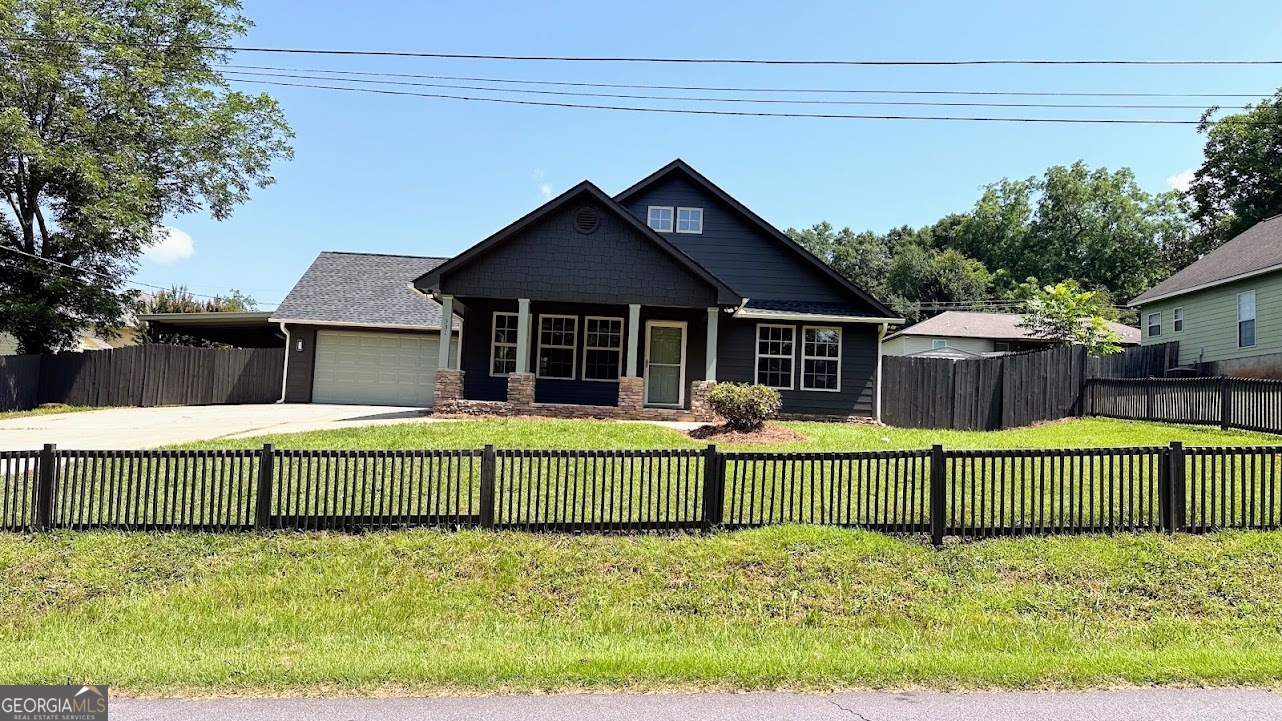 Property Photo: 331 E Columbus Street AL 36853