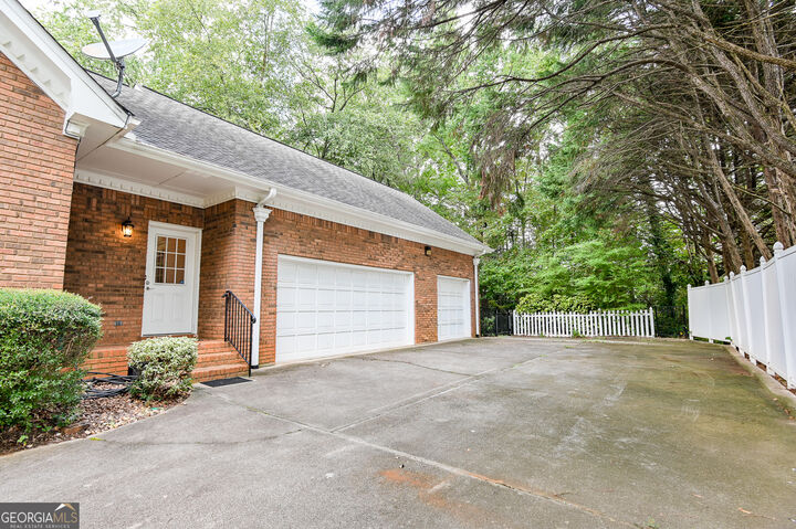 Property Photo: 6203 Crestview Drive SE GA 30014
