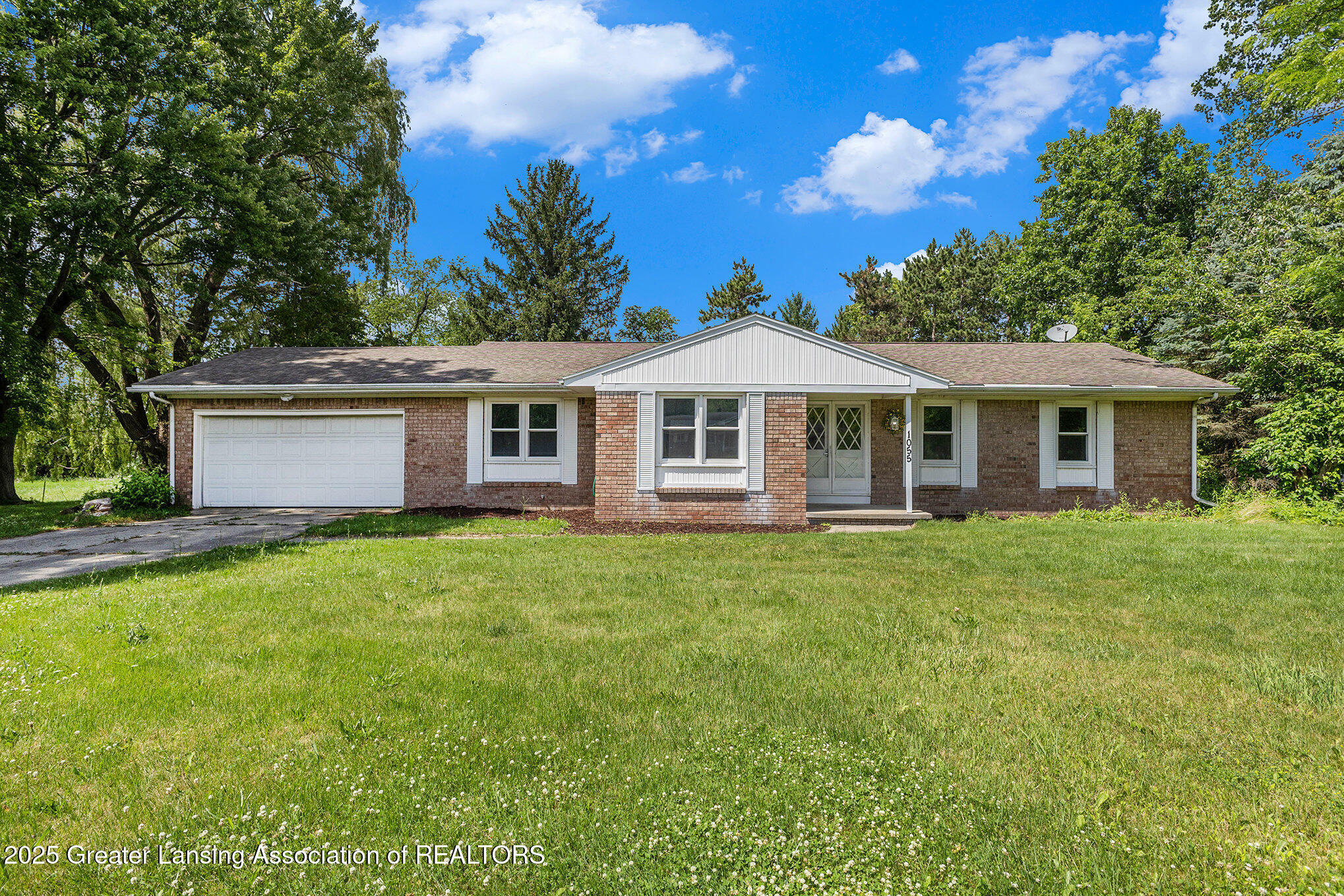 1055 E Twinbrook Drive  Dewitt MI 48820 photo
