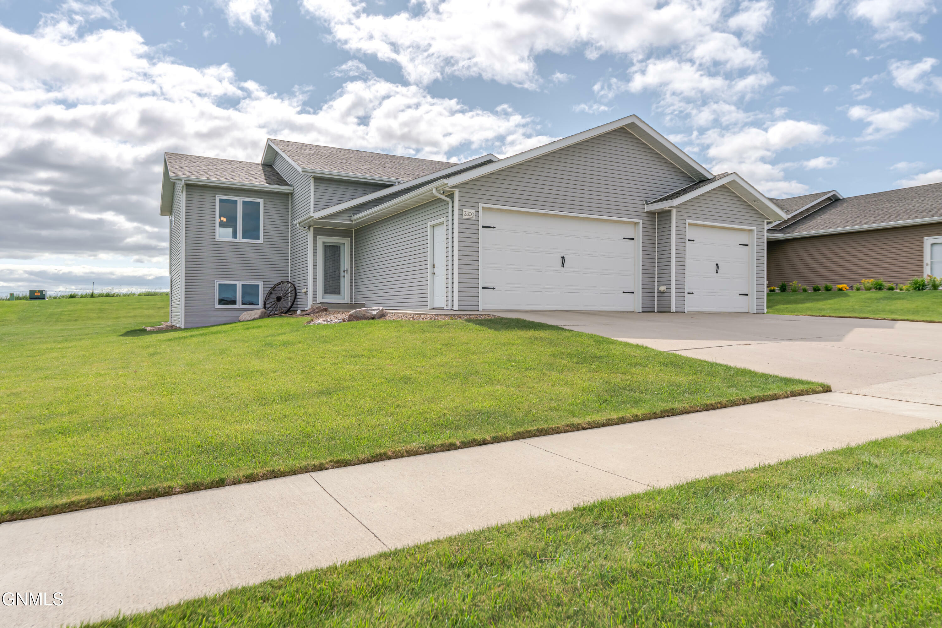 3300 14th Avenue SE  Mandan ND 58554 photo