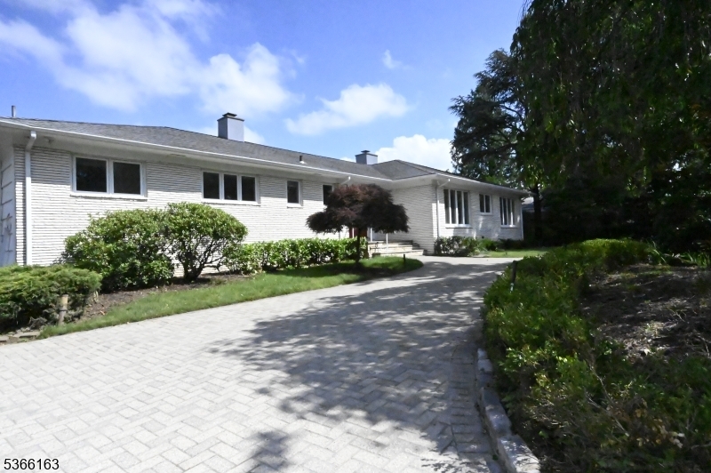 204 Crestwood Dr  South Orange Village Twp. NJ 07079 photo