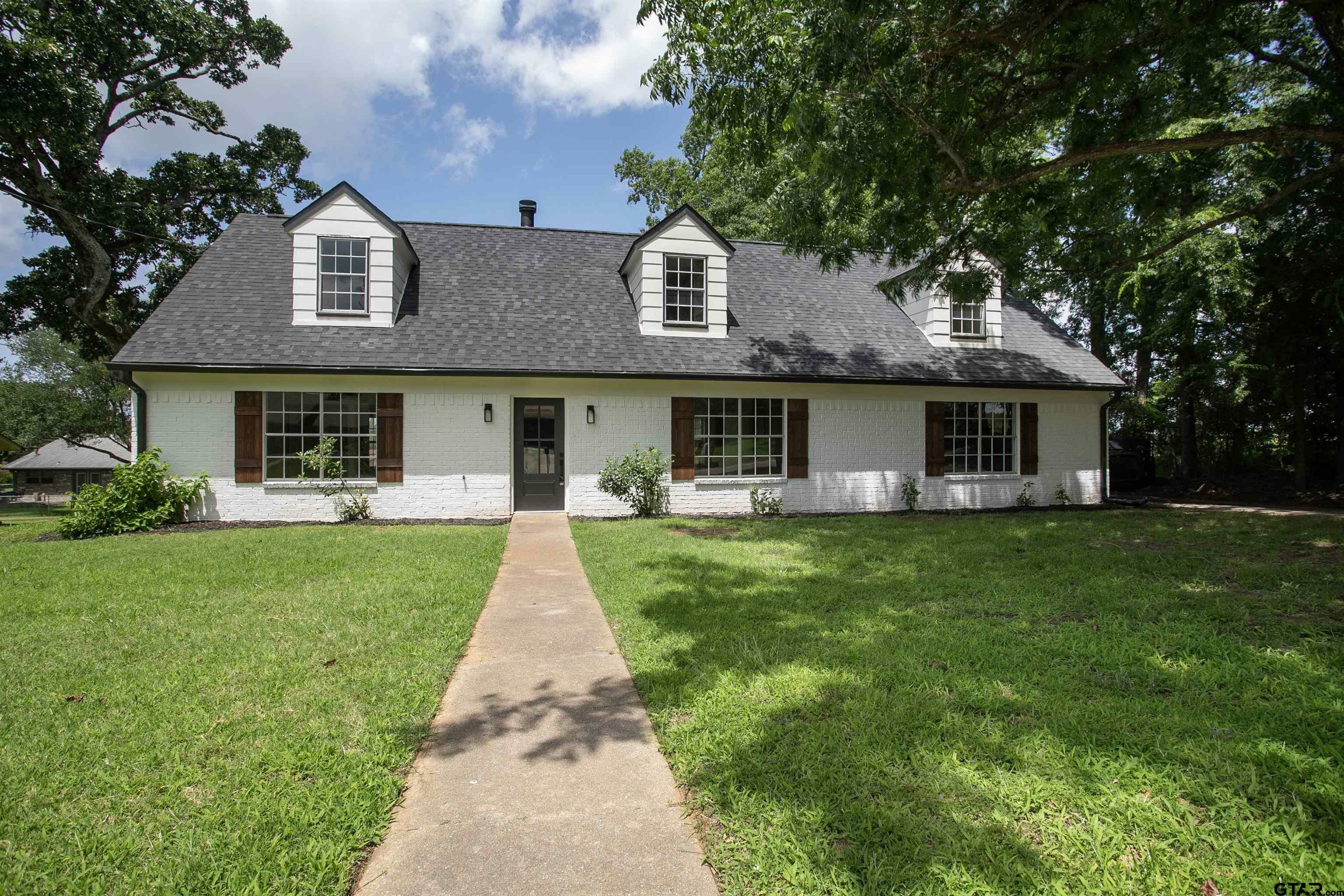 Property Photo: 305 Joan Ln TX 75605