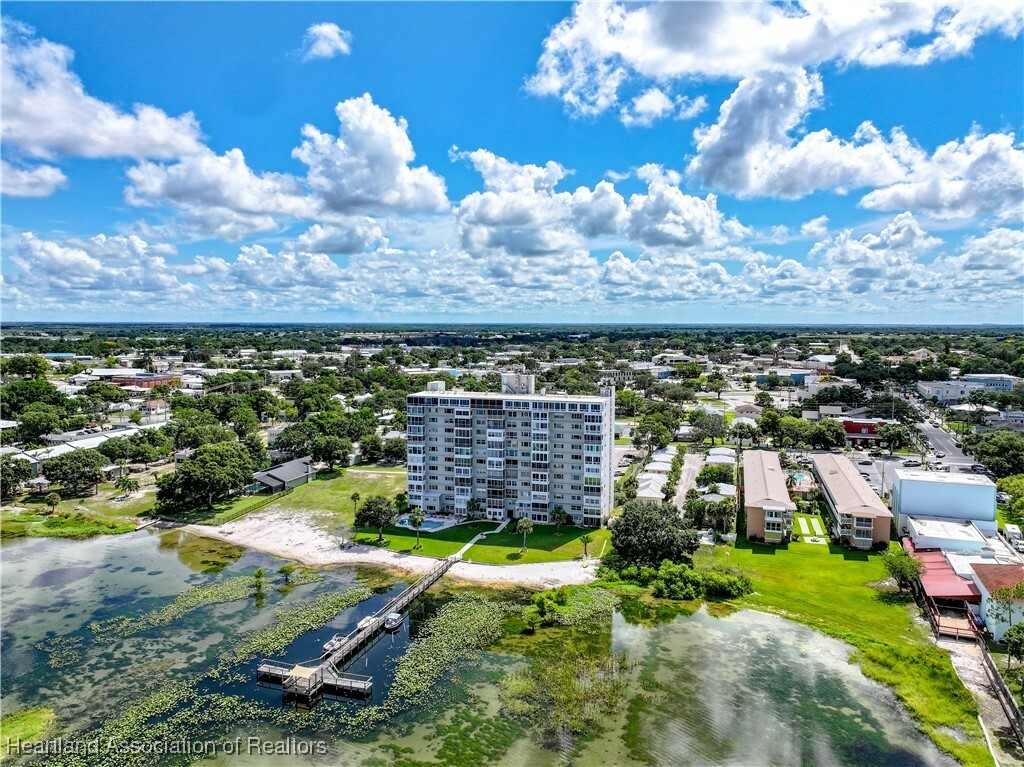 Property Photo:  2131 Lakeview Drive 508  FL 33870 