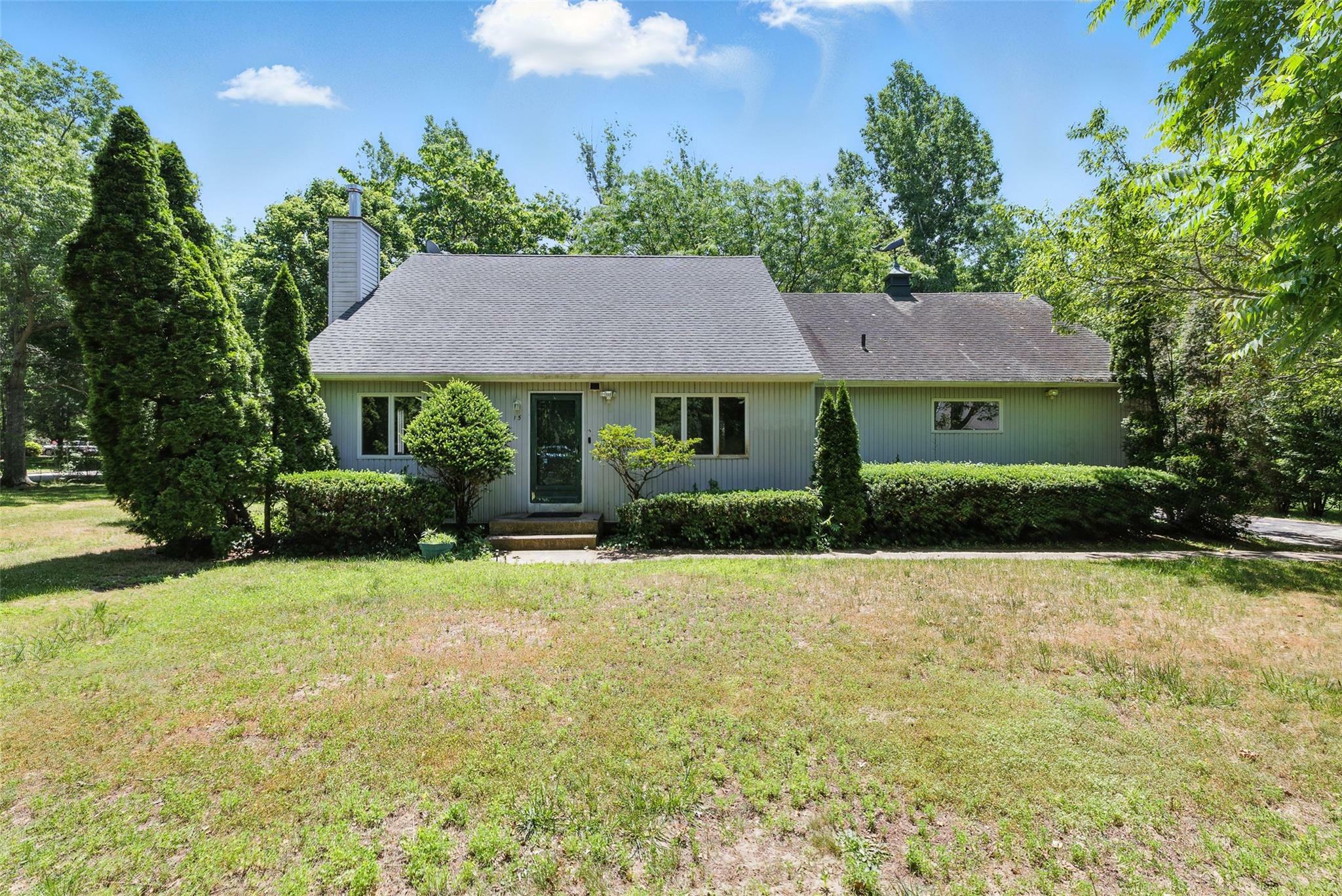 Property Photo: 152 Vista Court NY 11901