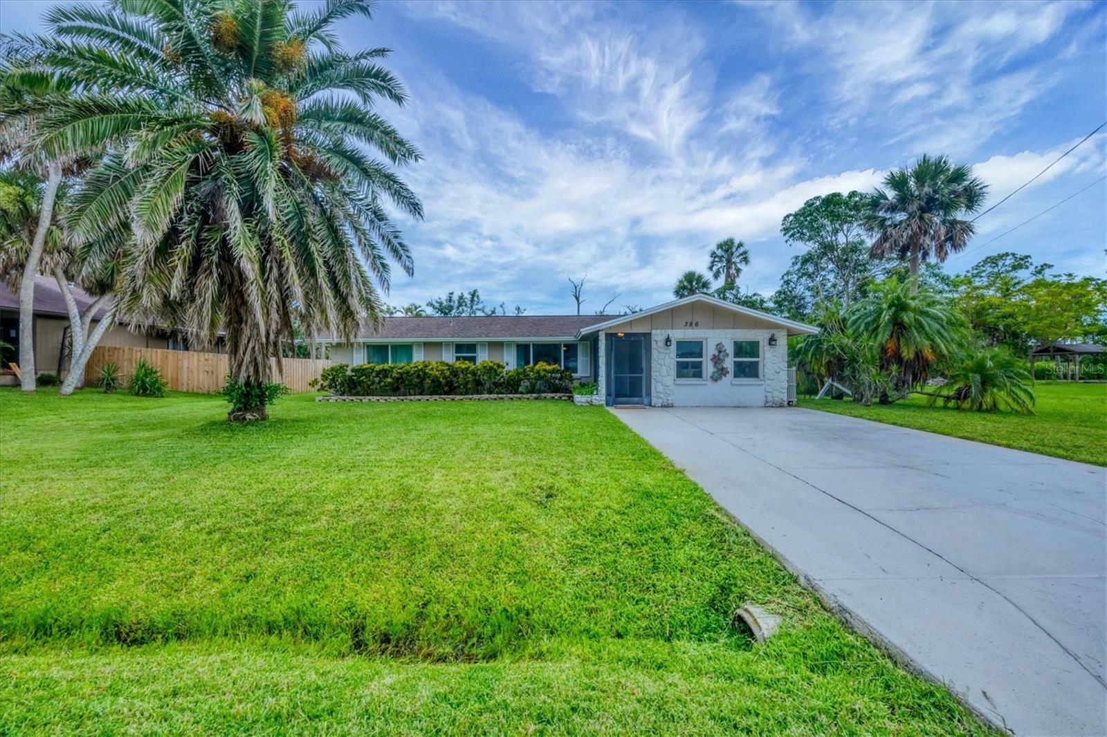 Property Photo: 386 Nightingale Road FL 34293