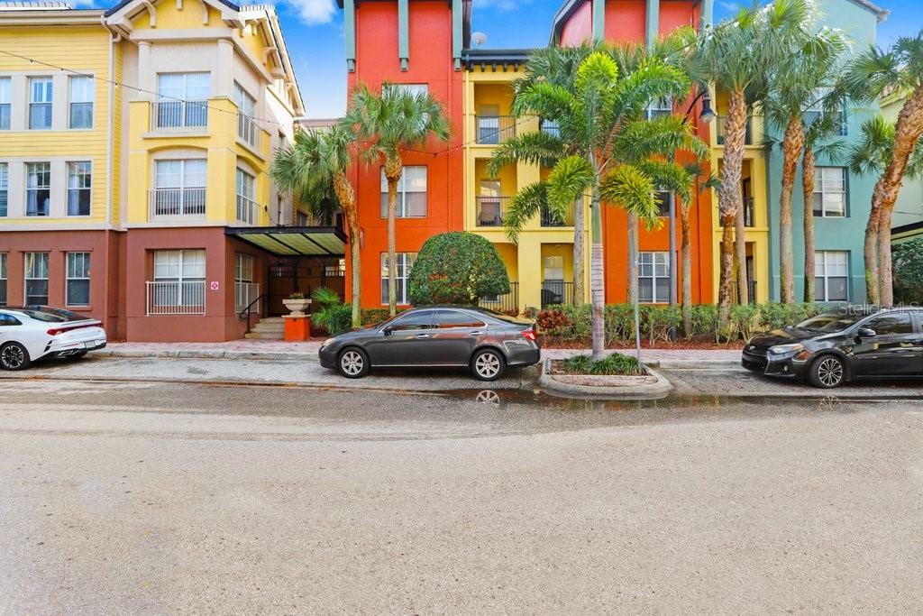 Property Photo: 2440 W Horatio Street 1012 FL 33609