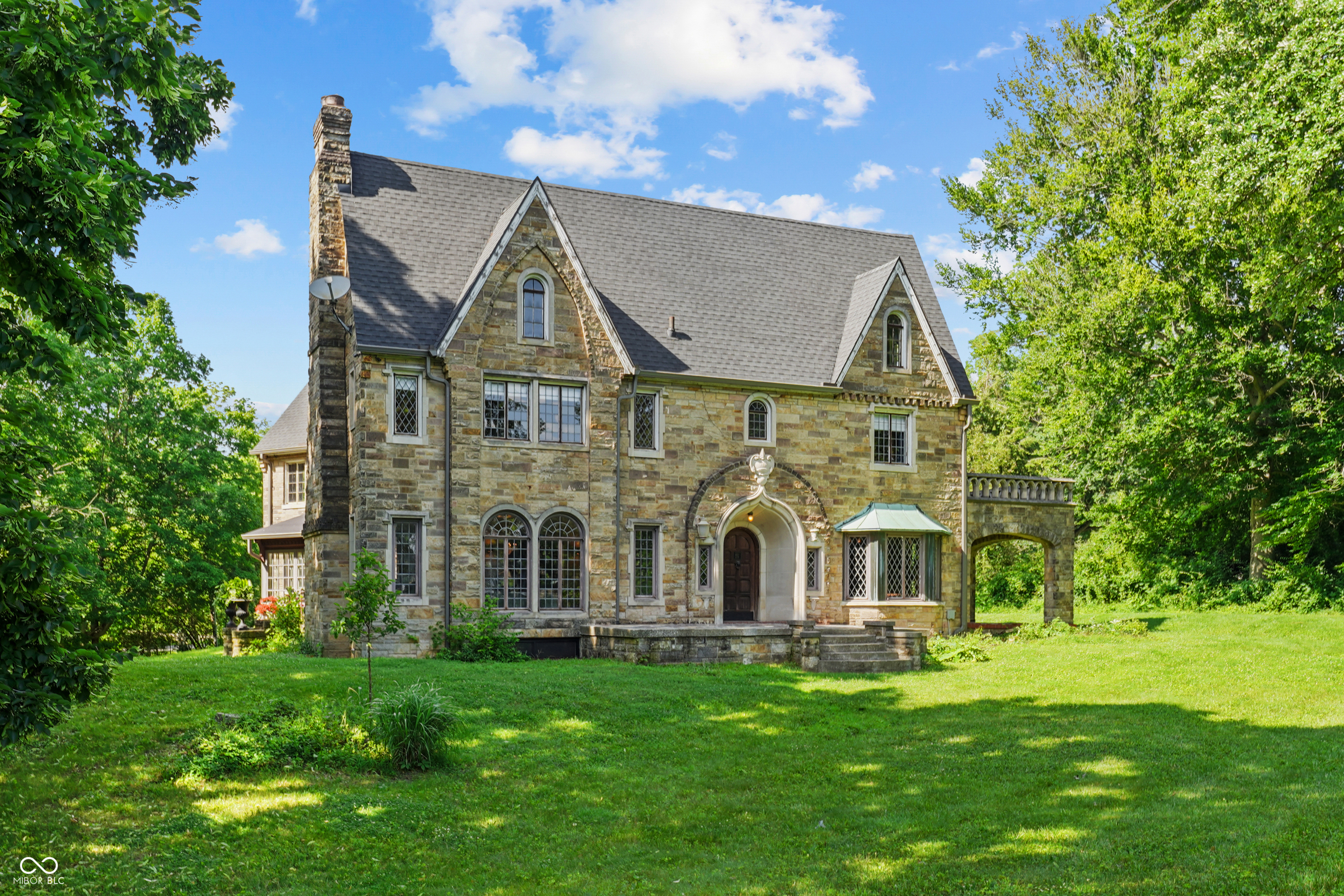Property Photo: 2421 W 39th Street IN 46228