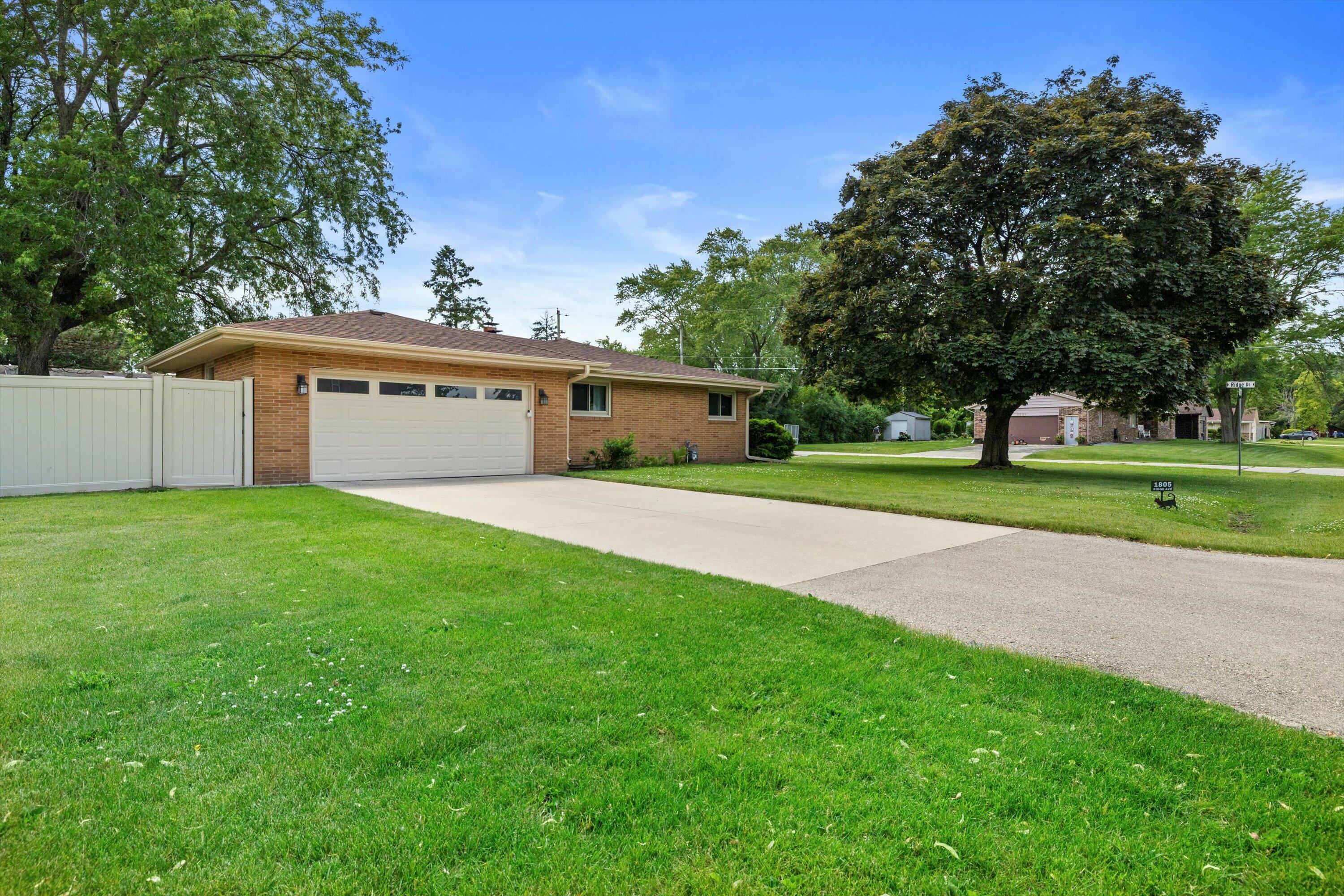 Property Photo:  1805 Ridge Ave  WI 53406 