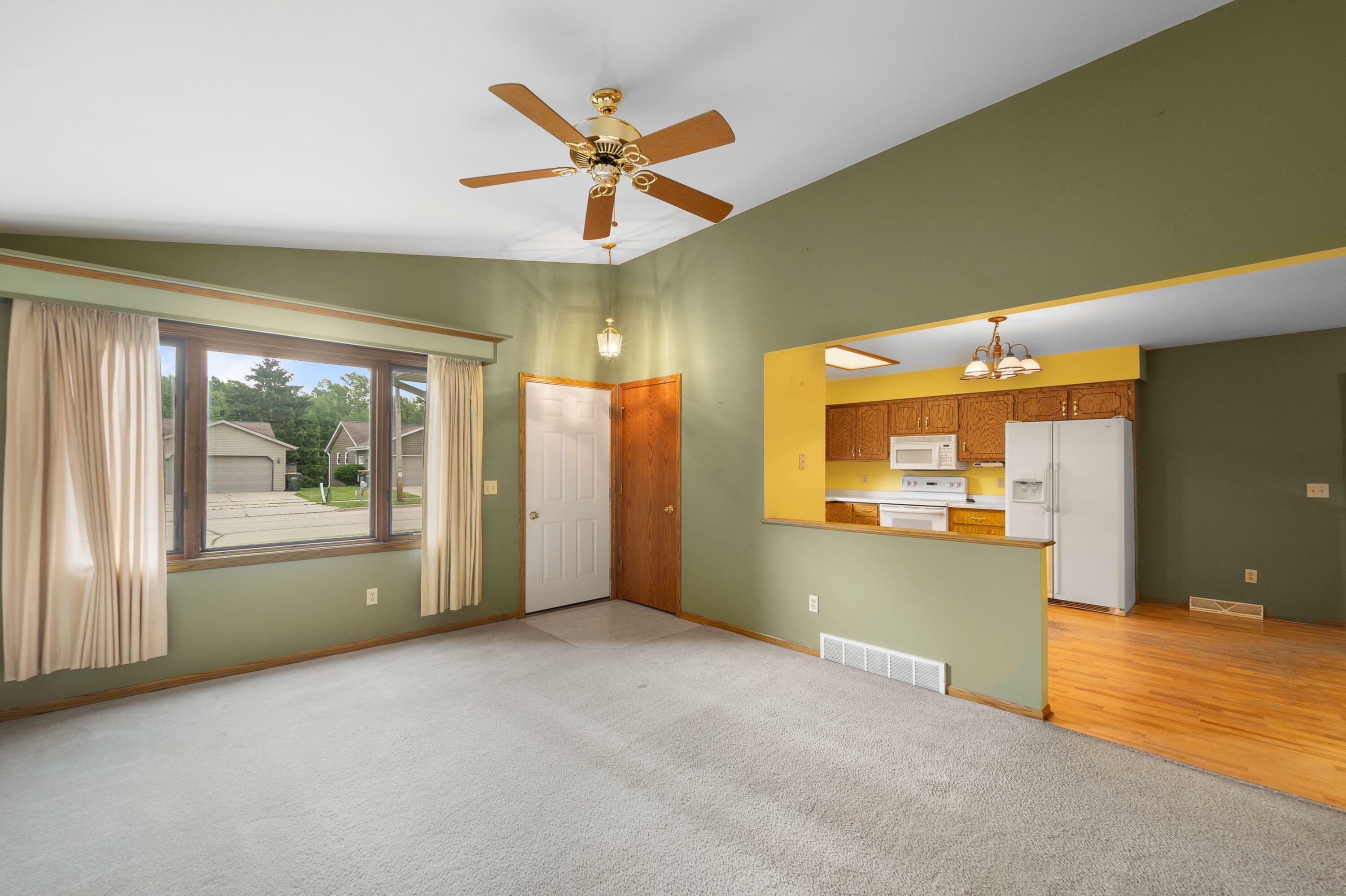 Property Photo: 1424 Meridian Ave WI 53095