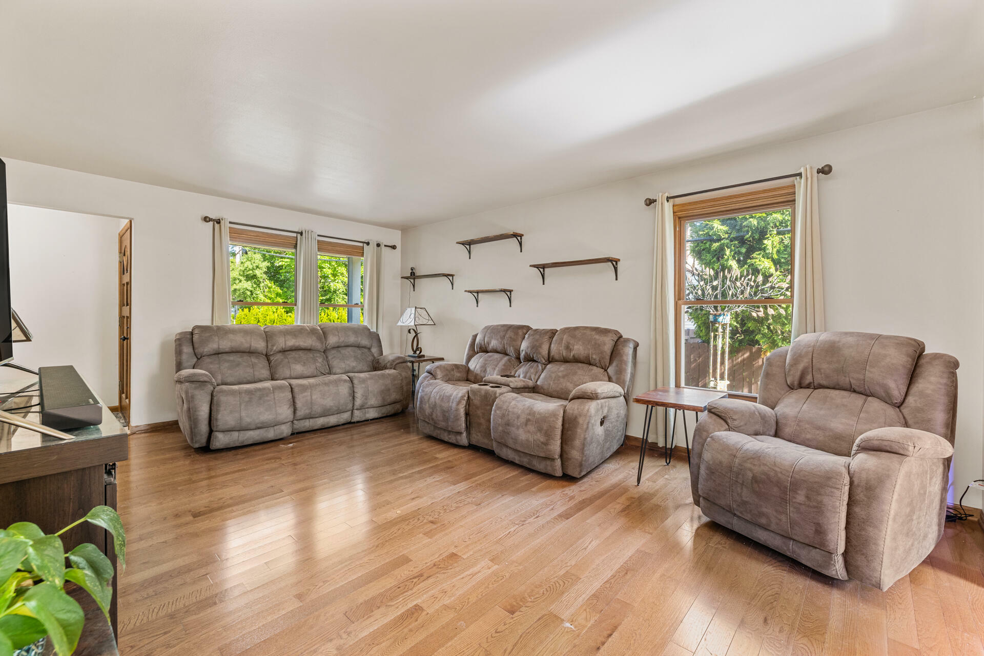 Property Photo: 1514 S Sunny Slope Rd WI 53151