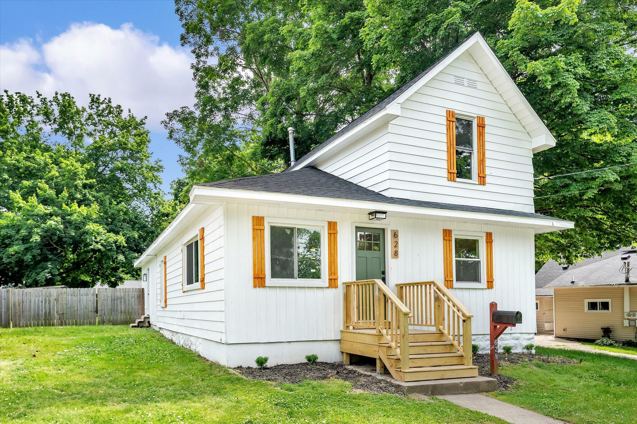 Property Photo: 628 E Madison Street MI 49058