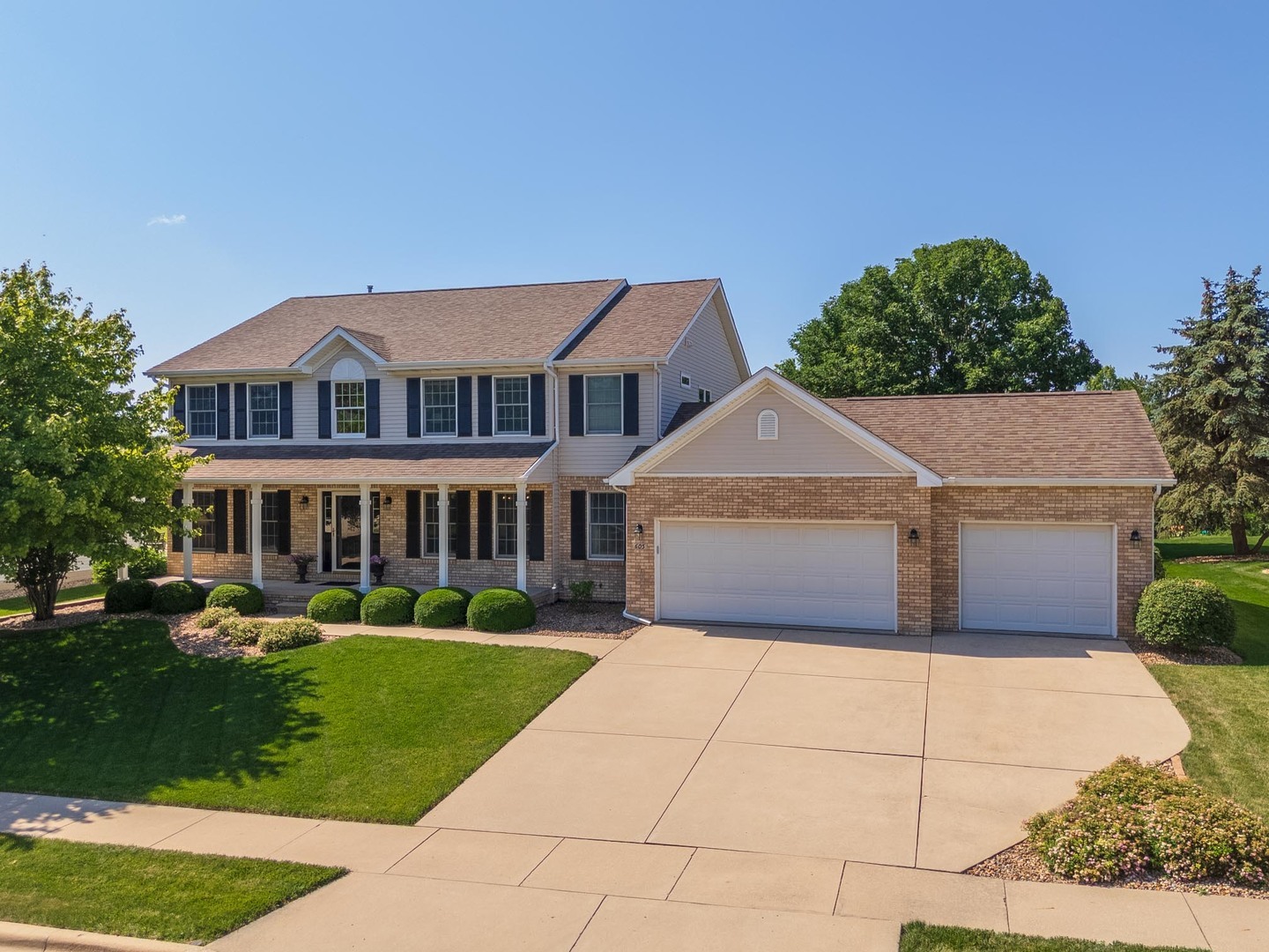 Property Photo:  605 Ironwood Cc Drive  IL 61761 