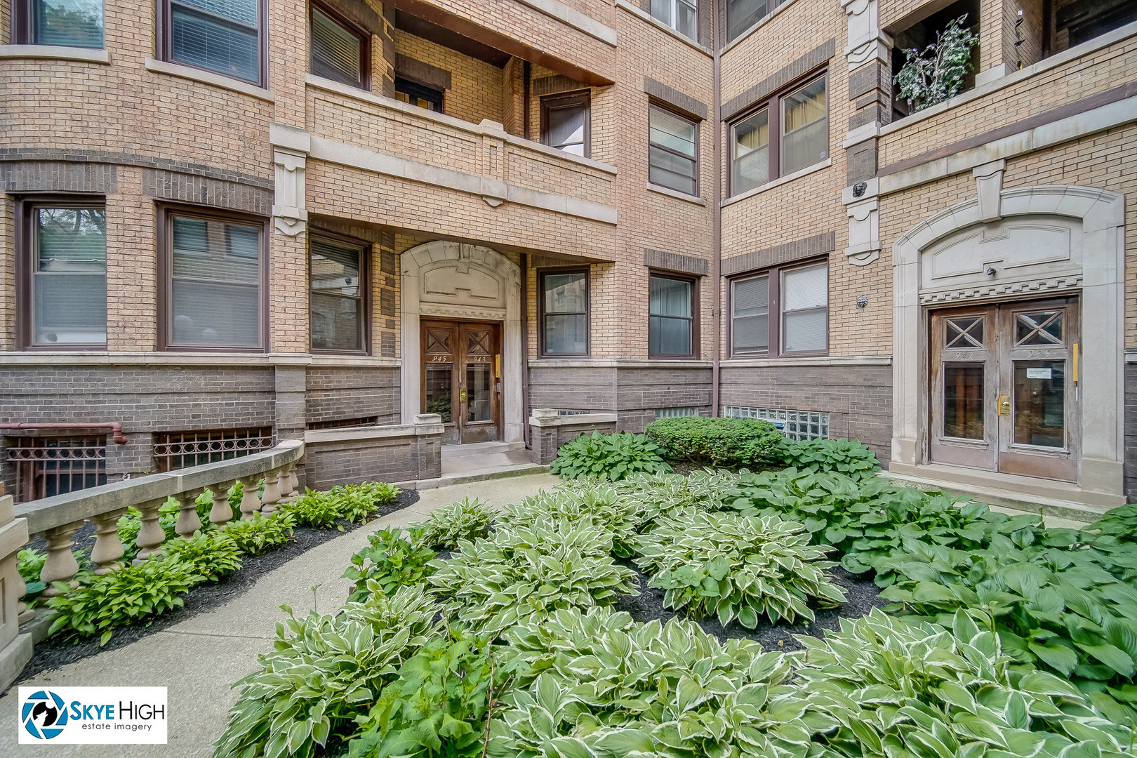 Property Photo: 945 E Hyde Park Boulevard 2 IL 60615