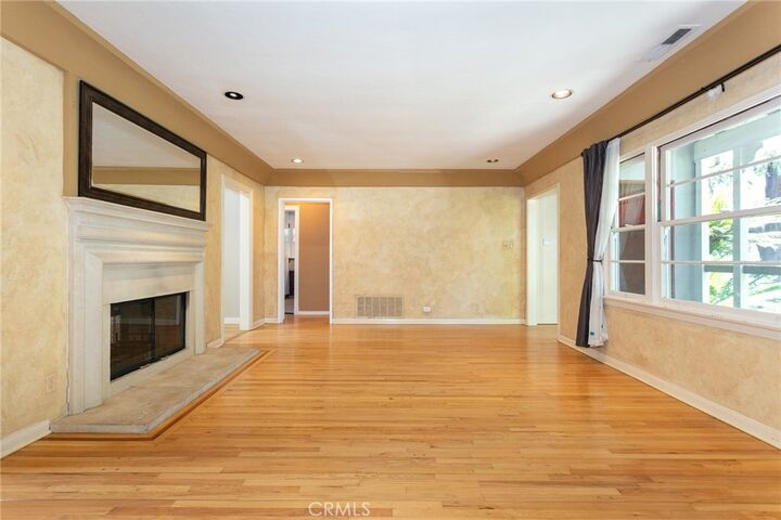 Property Photo: 10915 White Oak Avenue CA 91344