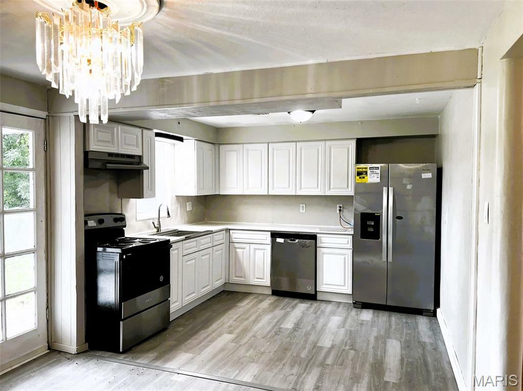 Property Photo: 544 Hentschel Place MO 63135