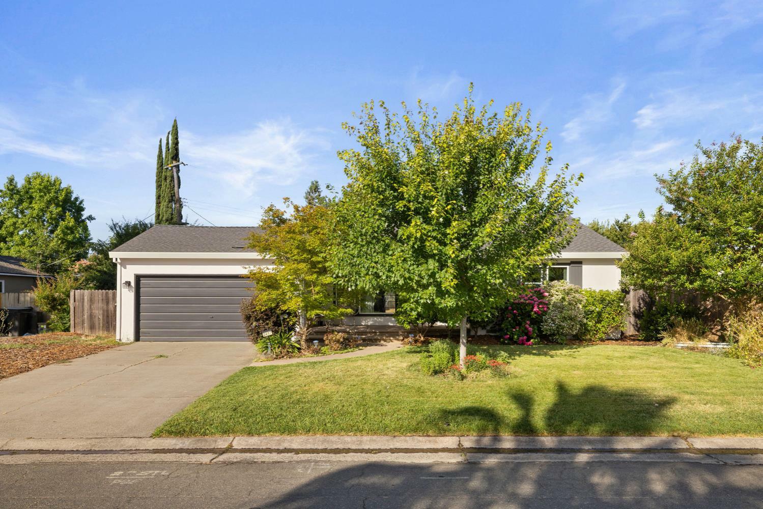 Property Photo: 2417 Drayton Drive CA 95825