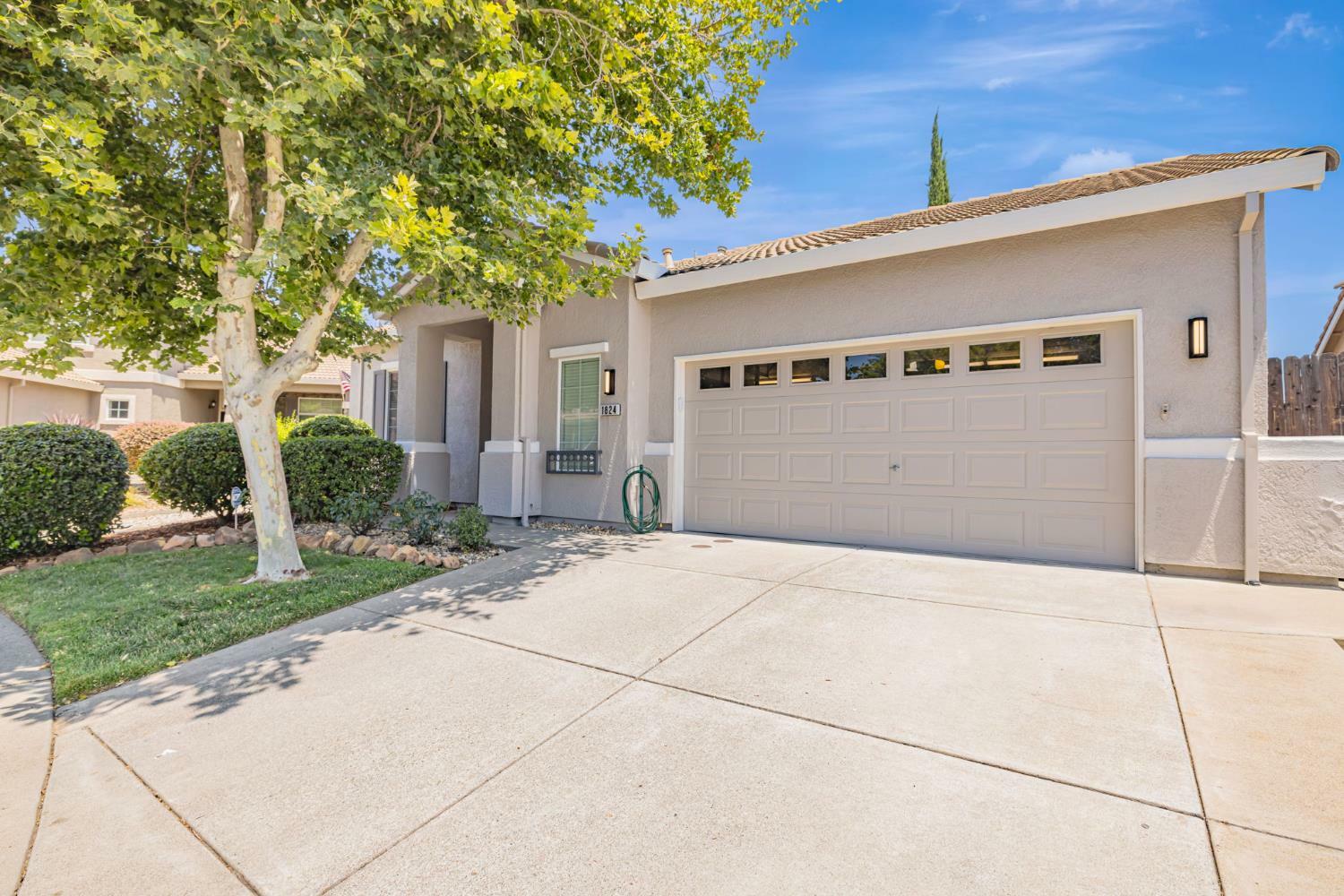 Property Photo: 1824 Grouse Run Circle CA 95747