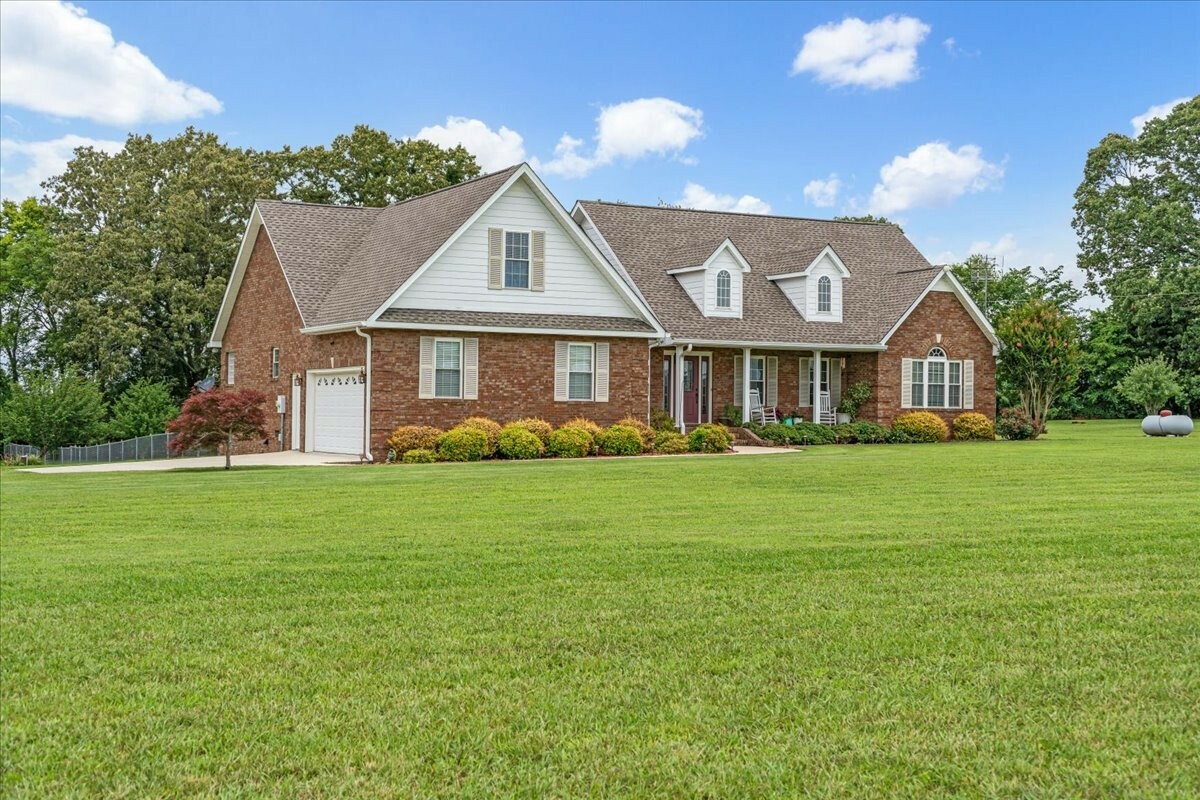 Property Photo: 379 Hooper Rd TN 37398