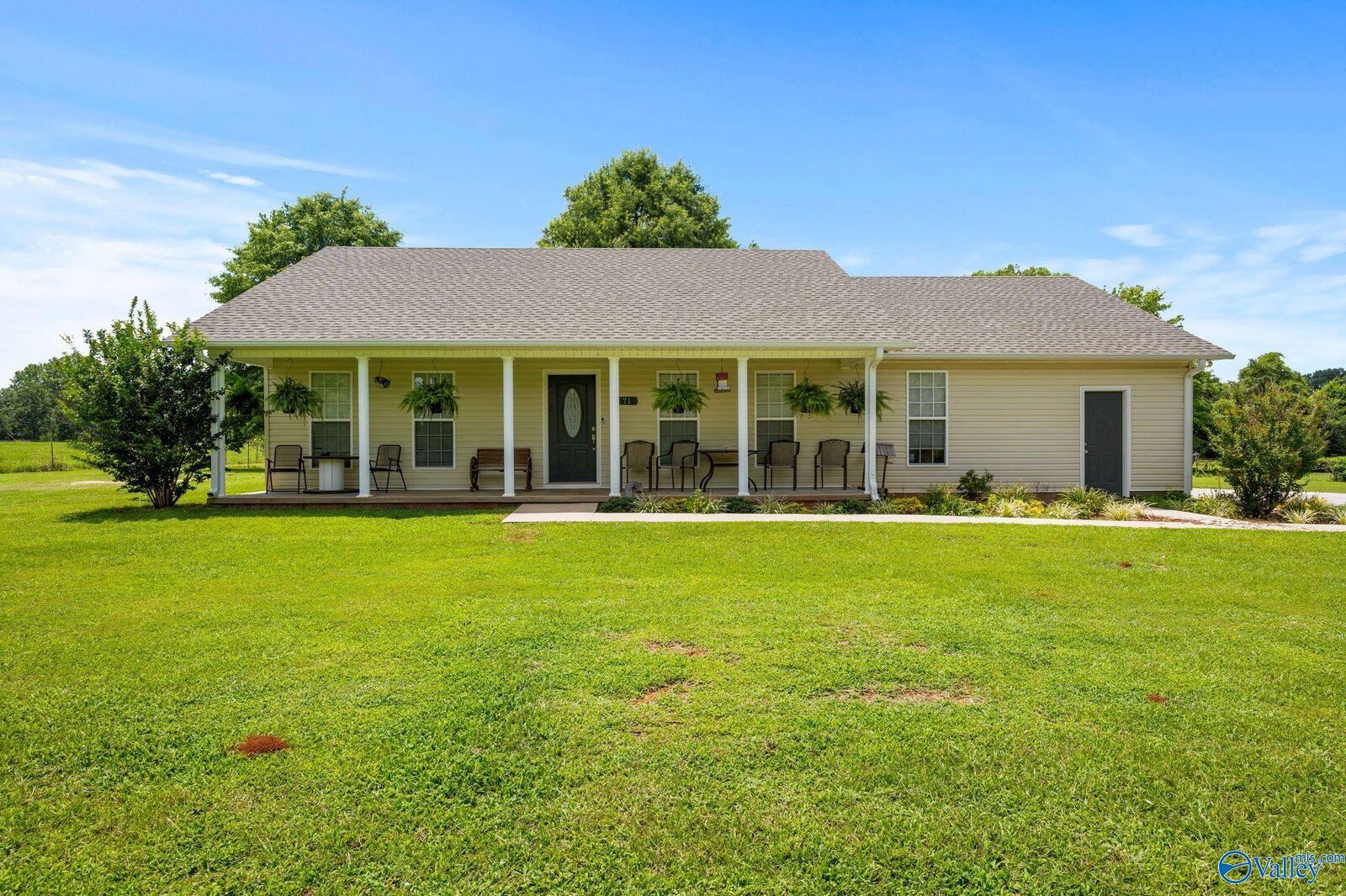 Property Photo: 71 County Road 176 AL 35650