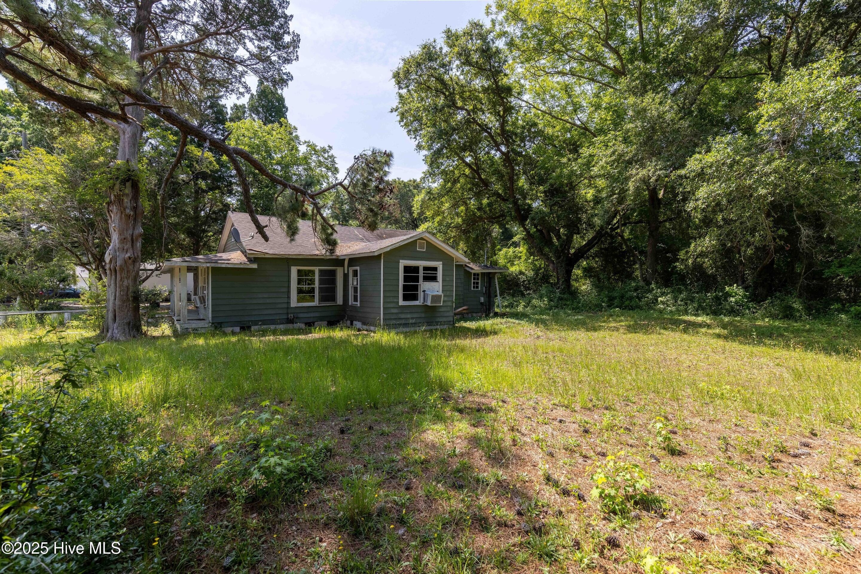 Property Photo: 703 Jabbertown Road NC 28461