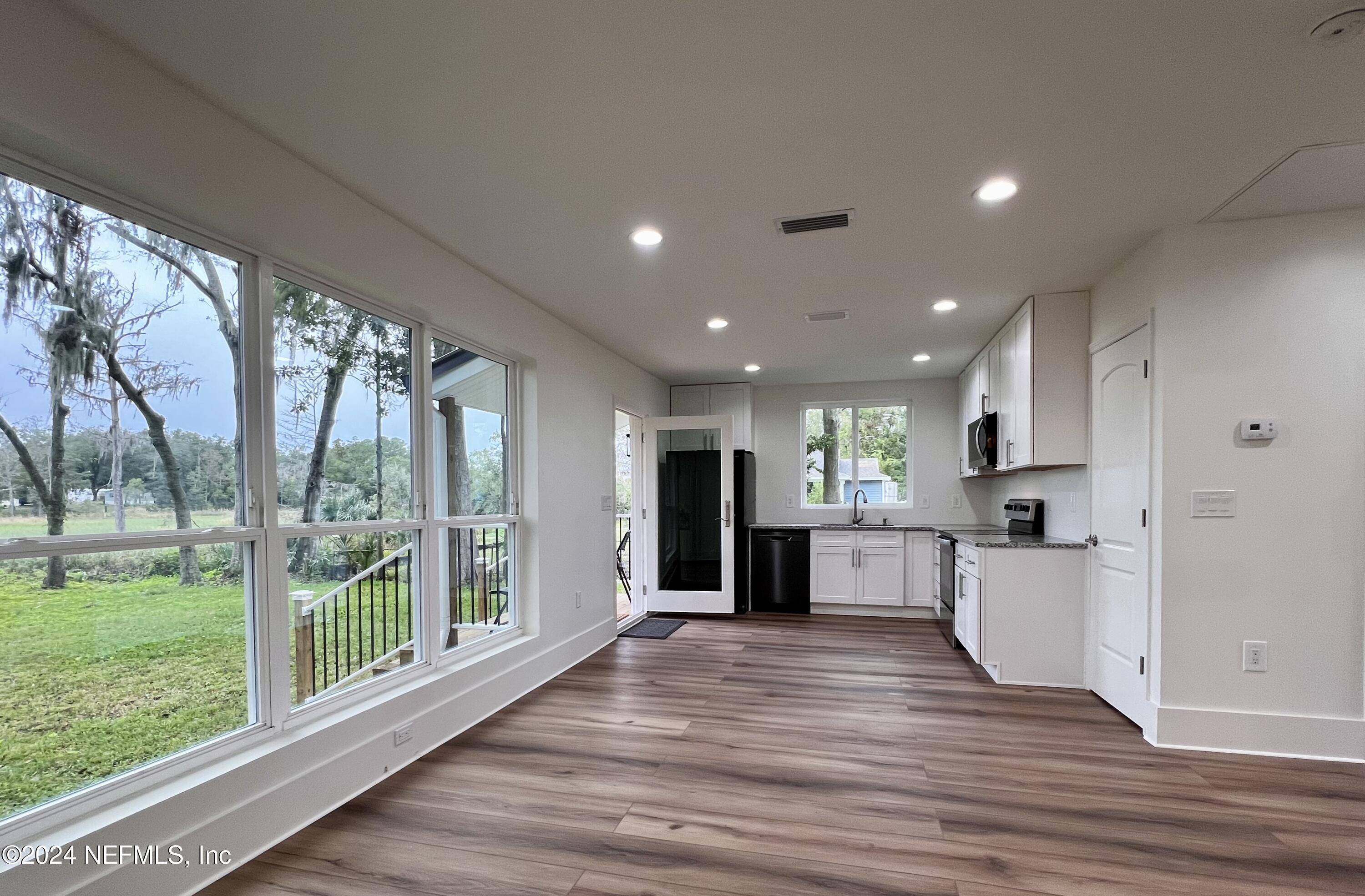 Property Photo:  9672 Sibbald Road  FL 32208 