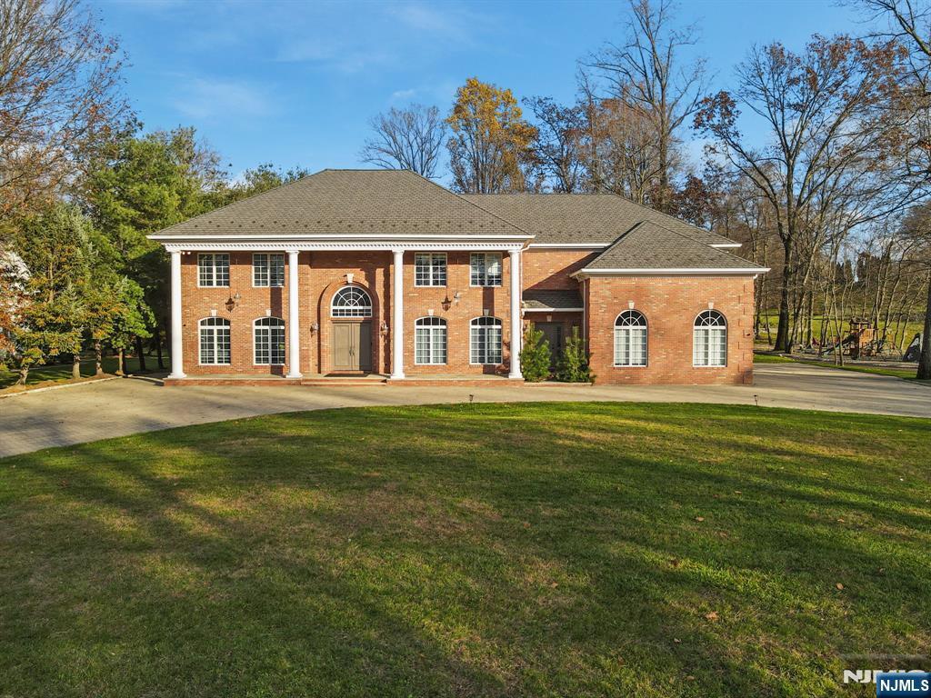 Property Photo:  