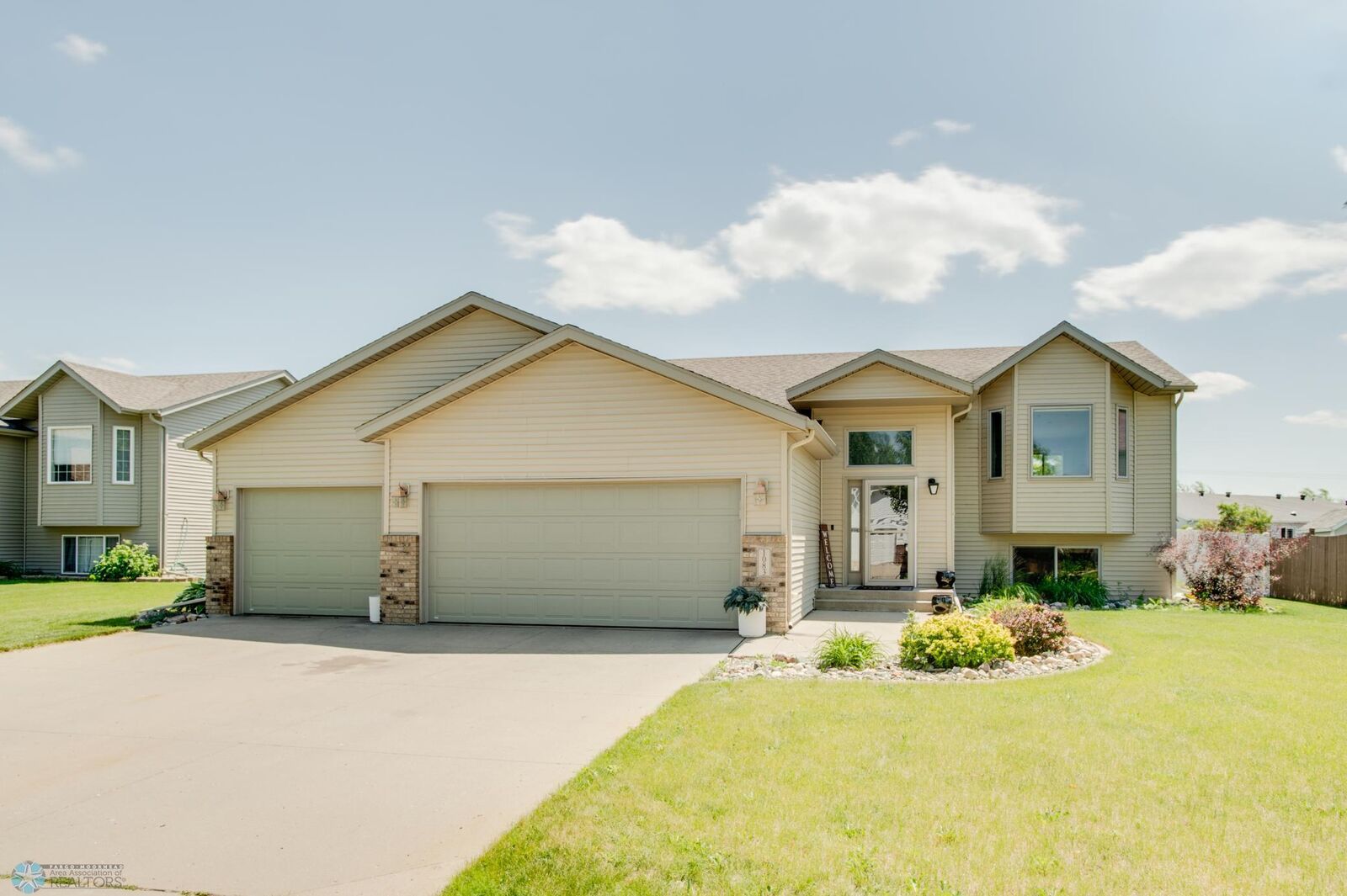 Property Photo: 1083 Parkway Lane ND 58078