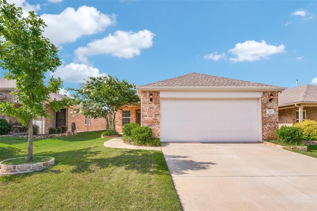 Property Photo:  2111 Bentwater Lane  TX 75036 