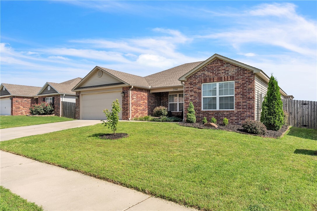 Property Photo: 2304 Maplewood Drive AR 72745