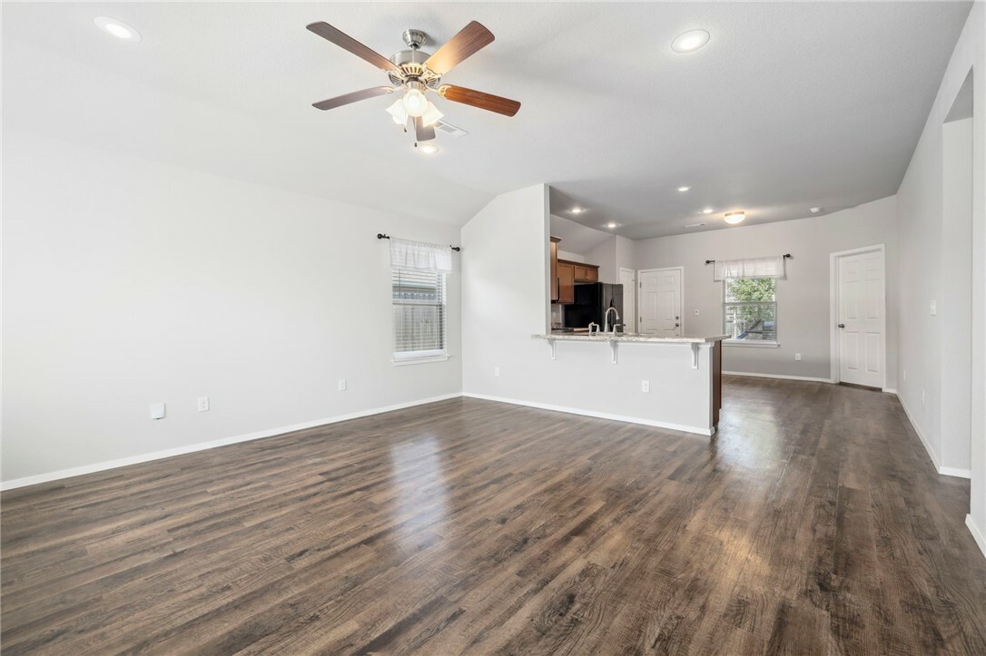 Property Photo: 927 E Swift Drive AR 72701