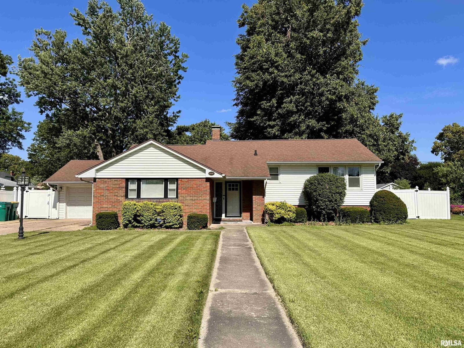 Property Photo:  899 Monroe Street  IL 61401 