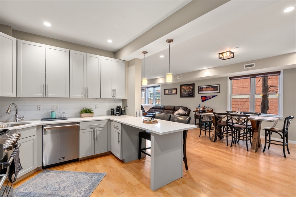 Property Photo: 246 Boston St 4 MA 02125