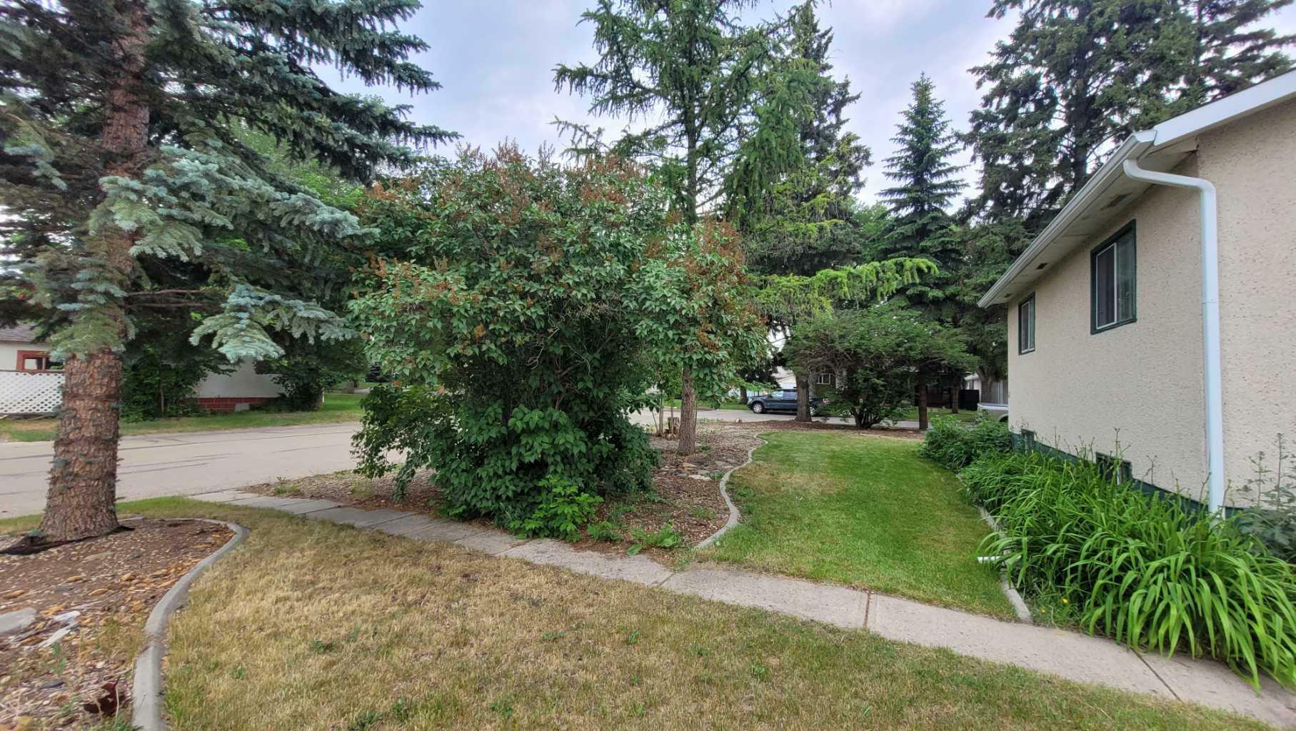 Property Photo: 5489 51 Avenue AB T4L 1K9