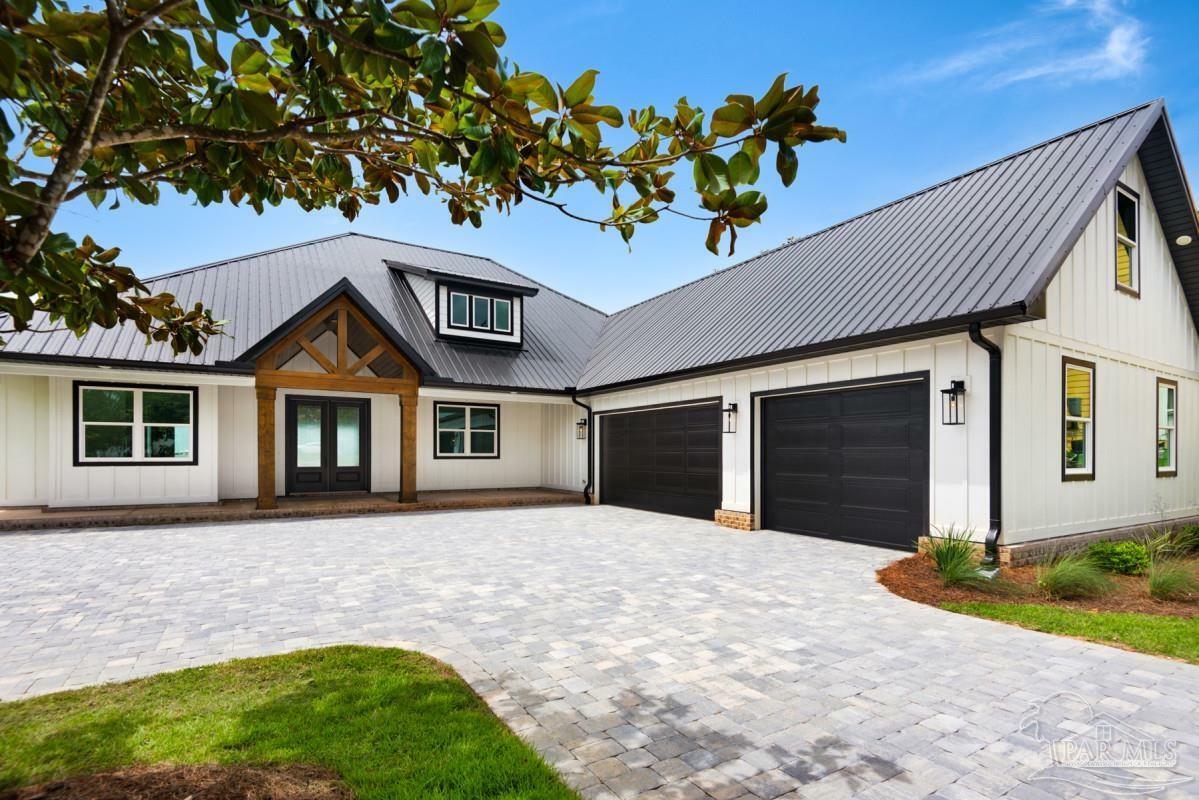 Property Photo: 7687 N Shores Dr FL 32566