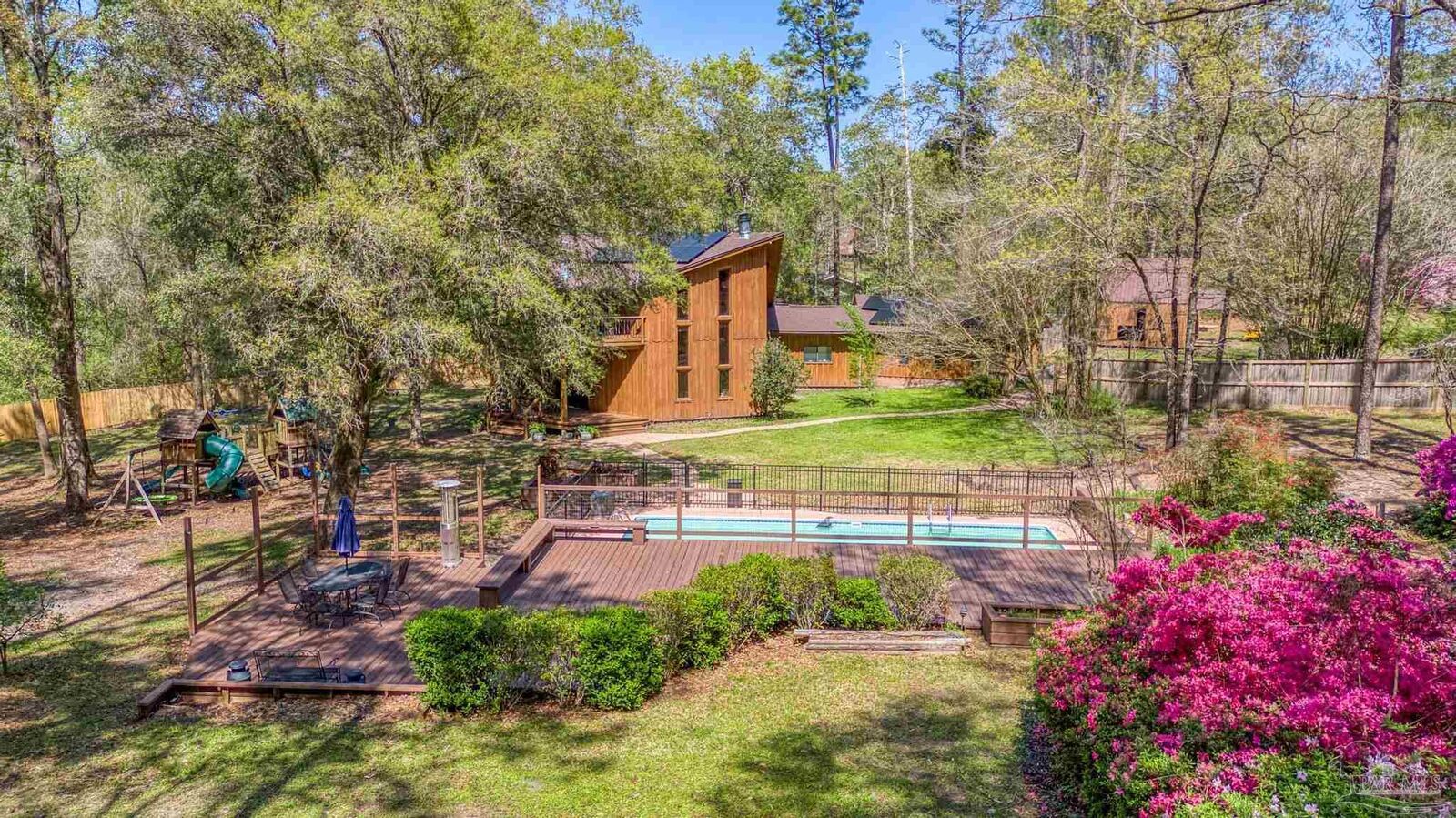 Property Photo: 1221 Tecumseh Pl FL 32514