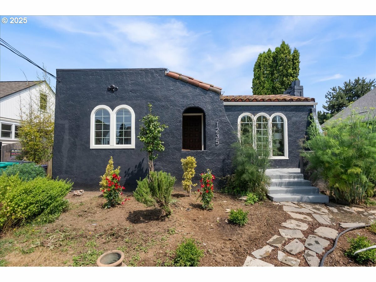 1235 N Farragut St  Portland OR 97217 photo