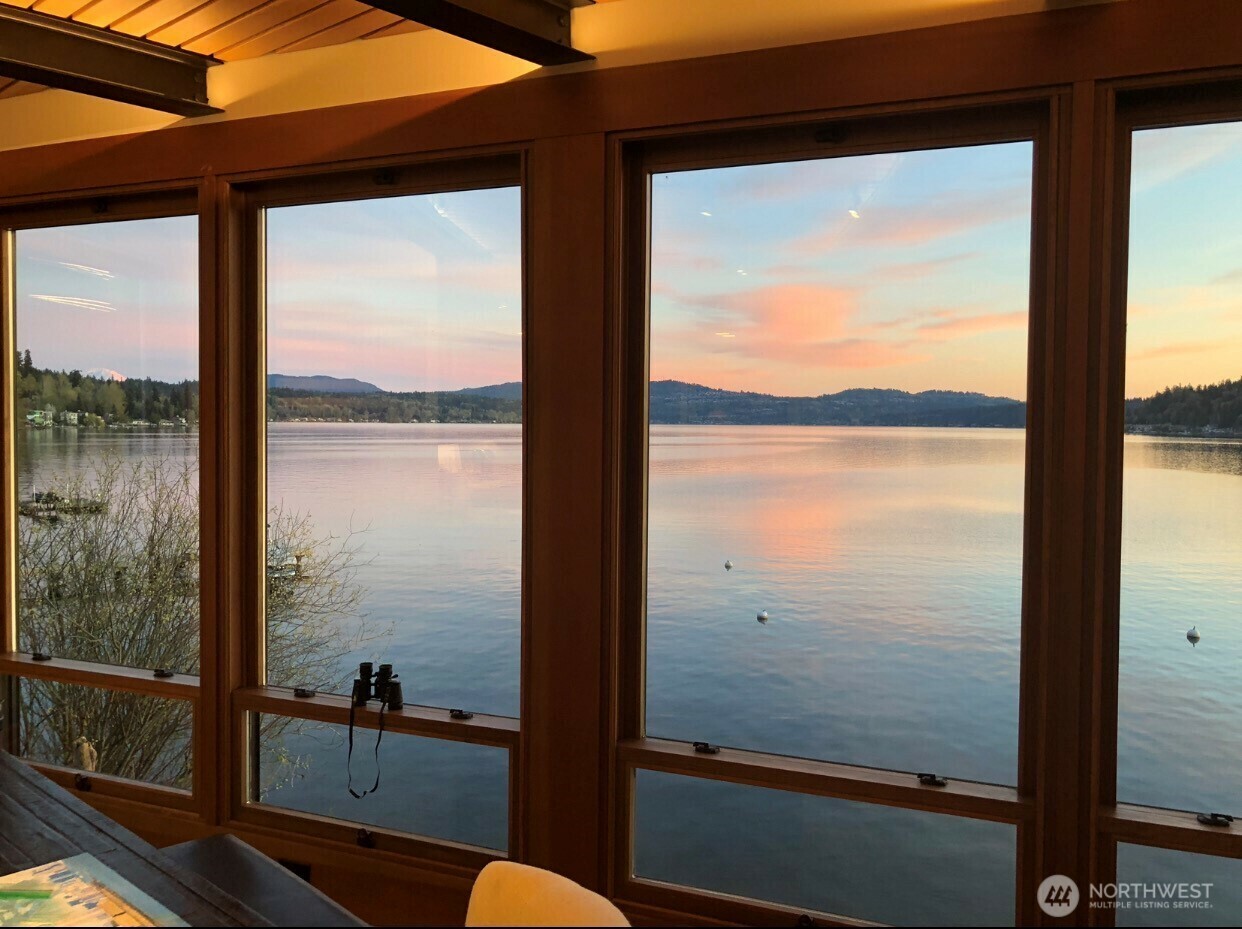 Property Photo: 2881 E Lake Sammamish Parkway NE WA 98074