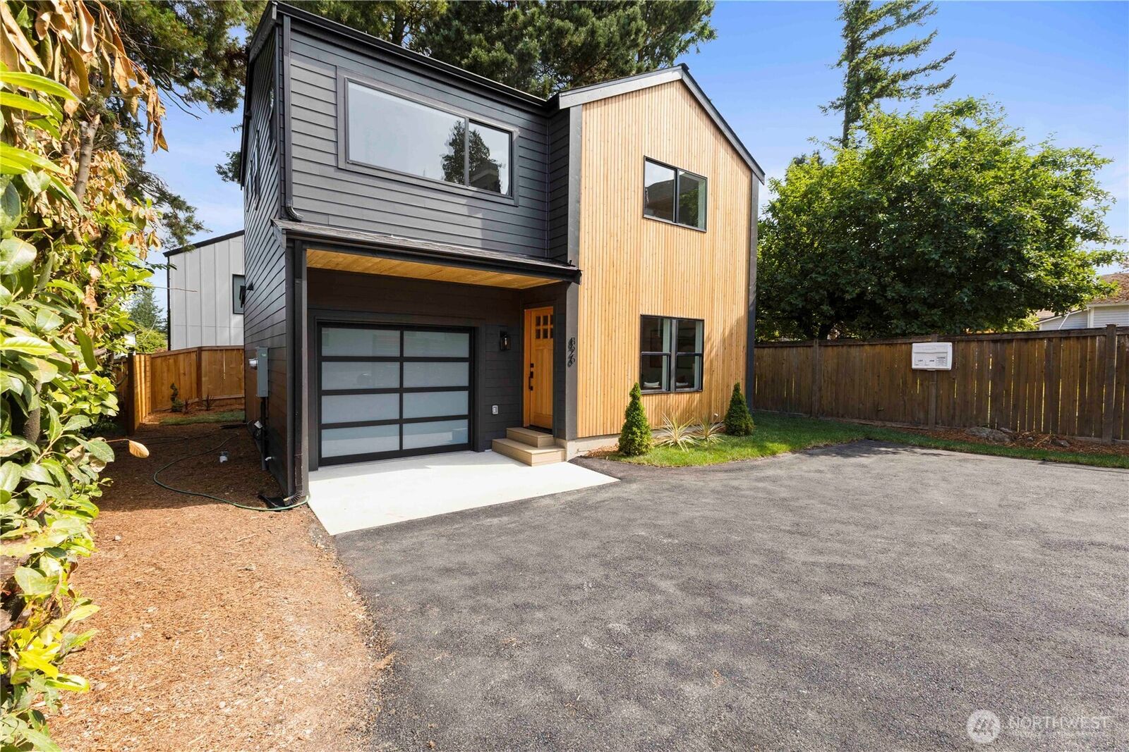 Property Photo:  826 NE 95th Street  WA 98115 