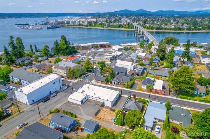 Property Photo:  1112  Perry Avenue  WA 98310 