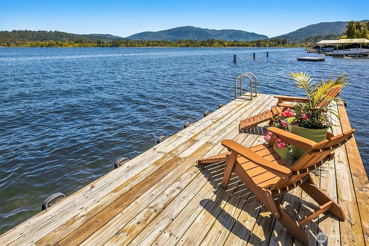 Property Photo:  4440  193rd Avenue SE  WA 98027 