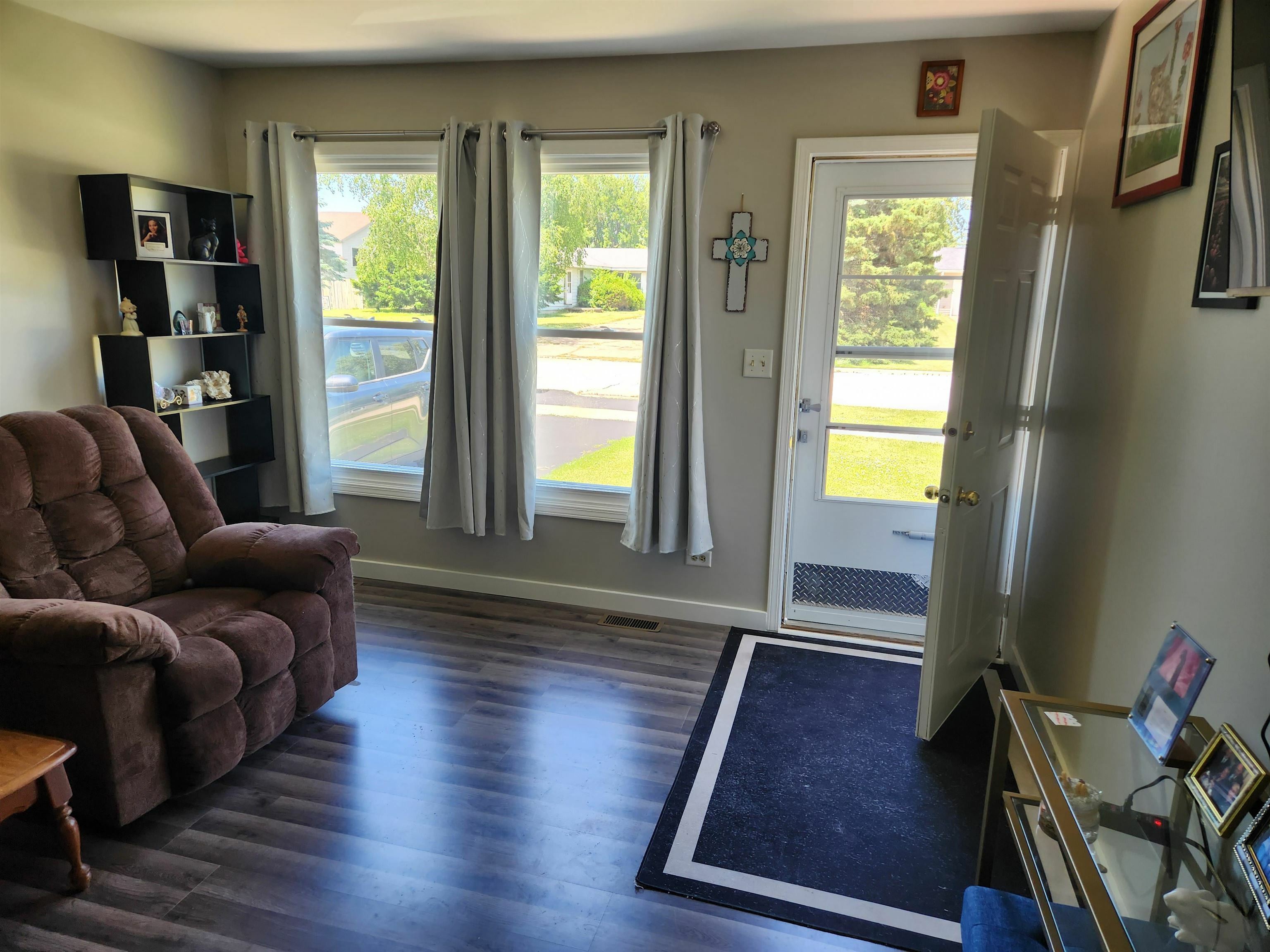 Property Photo: 90 W George Avenue IL 60112