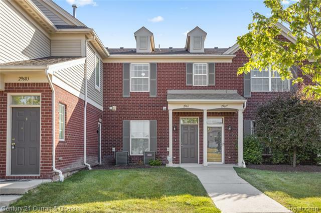 Property Photo:  29611 Fox Run Circle  MI 48092 