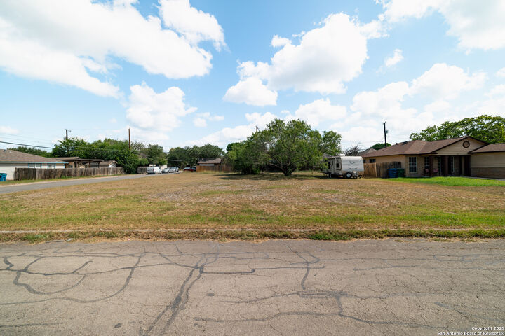 303 Lebanon  San Antonio TX 78223 photo