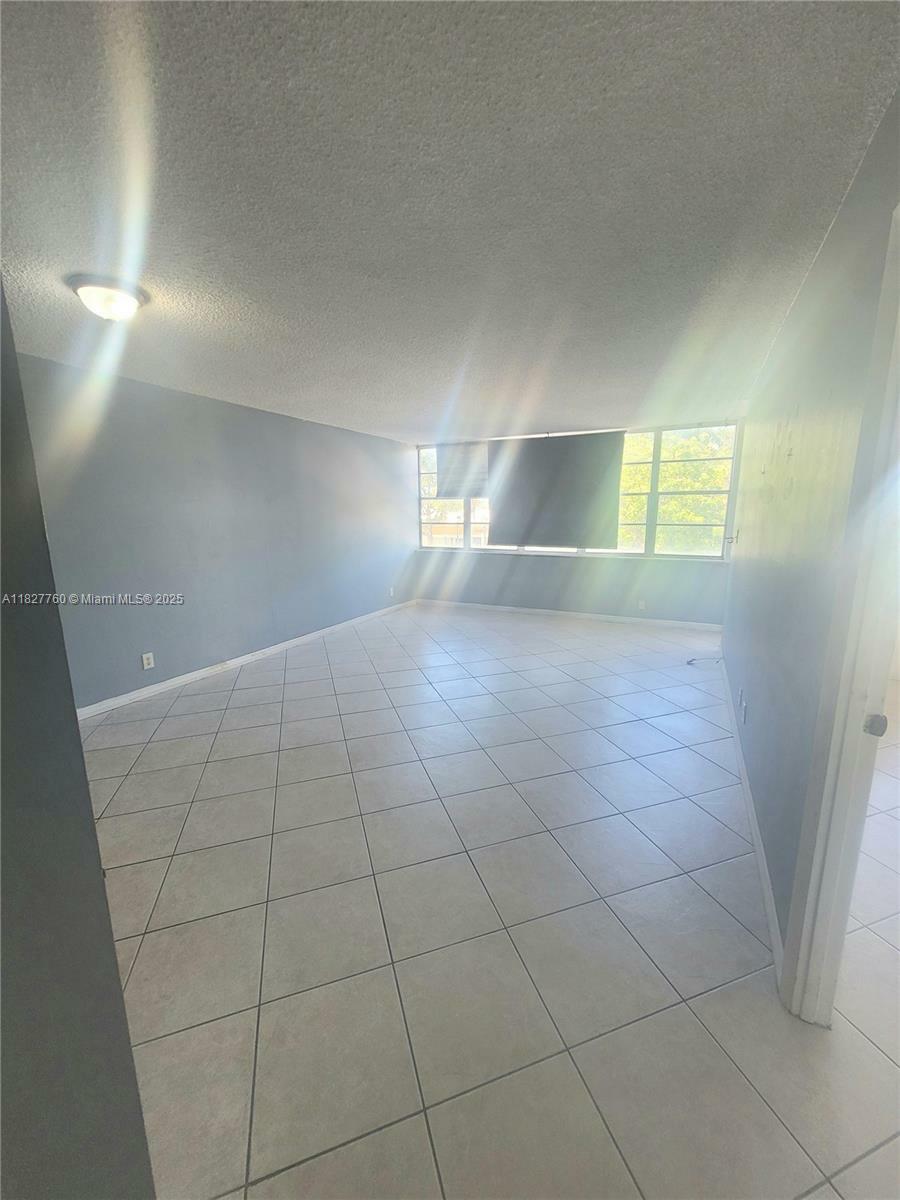 Property Photo: 2025 NE 164th St 202 FL 33162